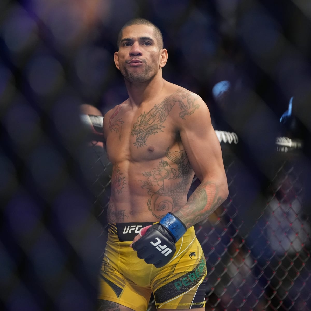 1200x1200 Alex Pereira unafraid to take MSG stage, Israel Adesanya's Title at UFC 281, Phone