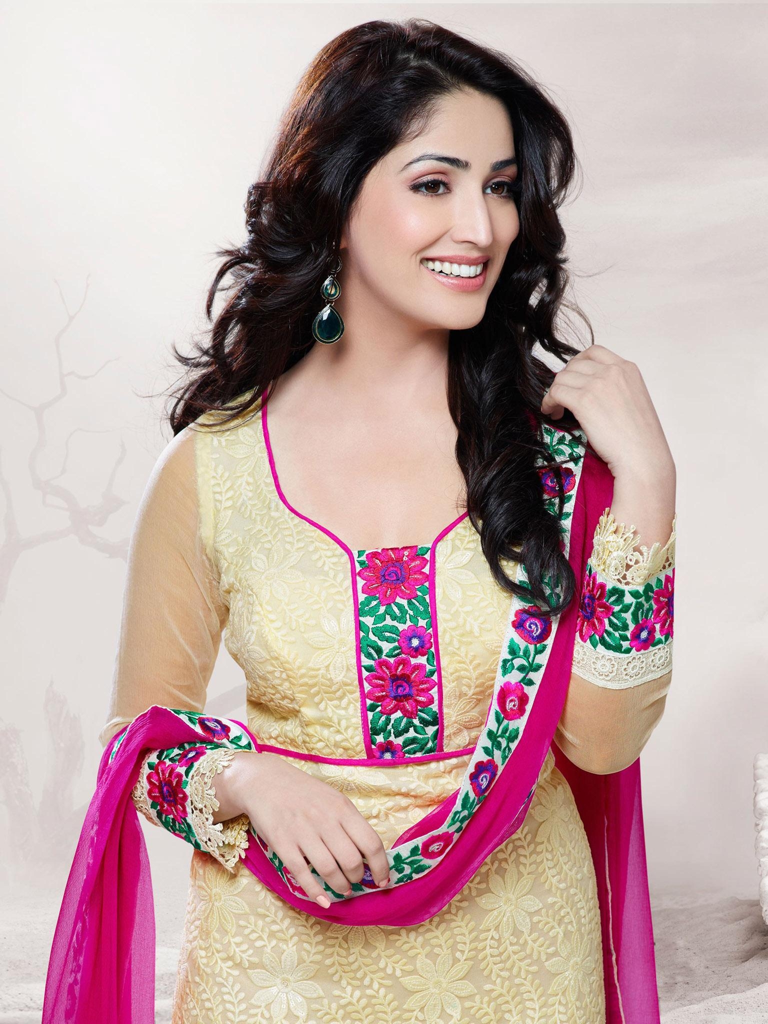 1540x2050 Punjabi Yami Gautam iPhone, Phone