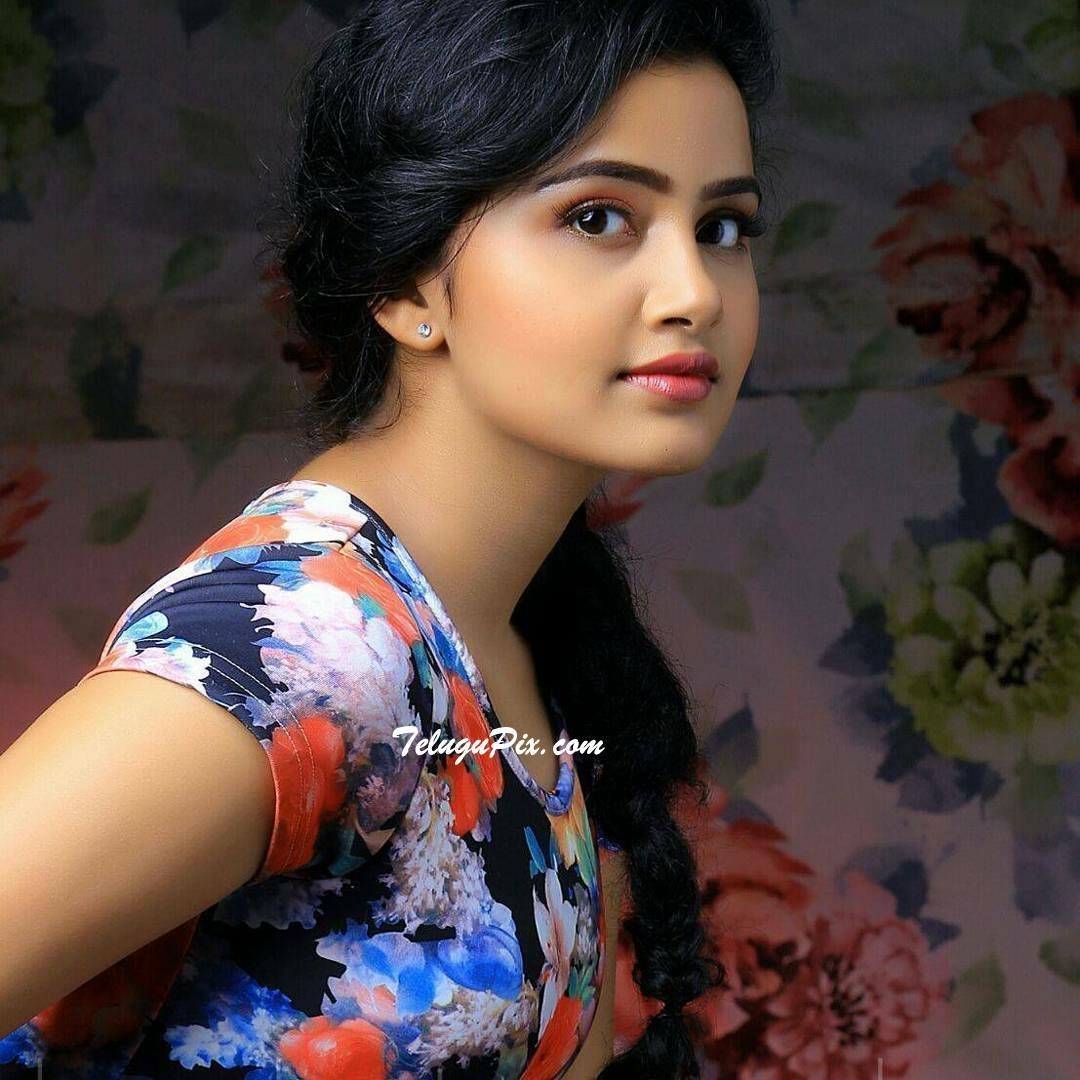 1080x1080 Anupama Parameswaran Latest Photohoot HD HQ New Photo Pics, Phone