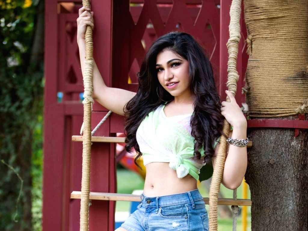 1030x770 Nothing more fulfilling than being mother: Tulsi Kumar, Desktop