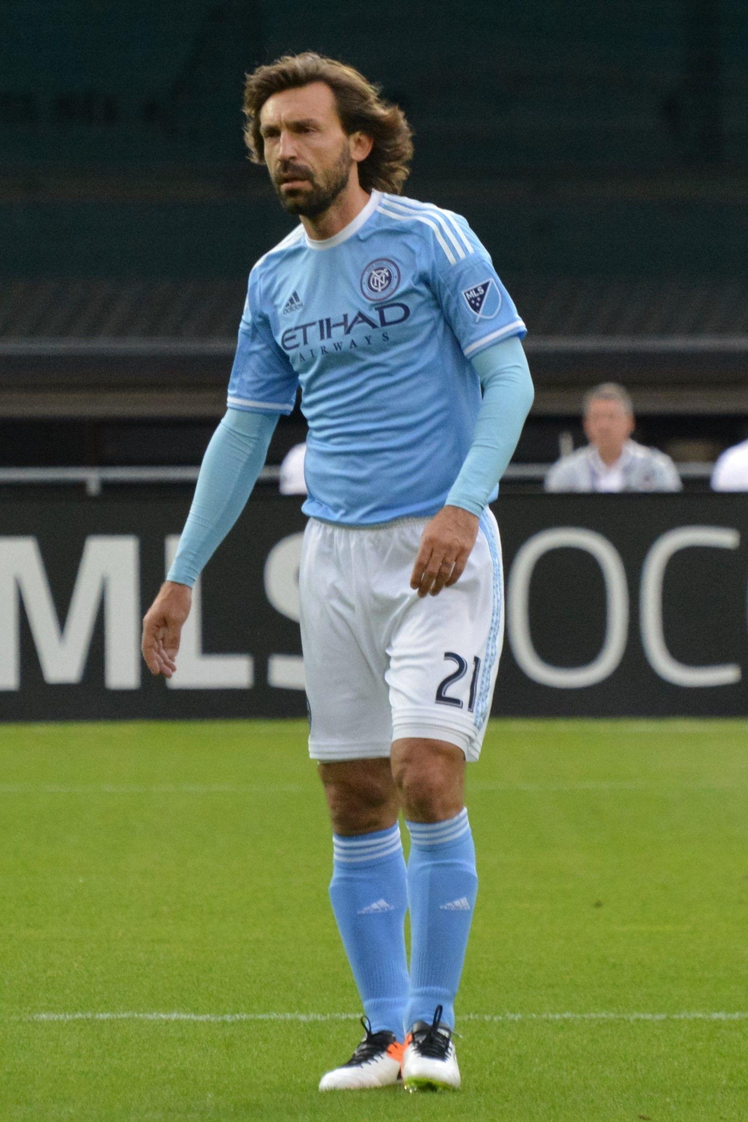 1540x2310 Andrea Pirlo Playing Photo, Phone