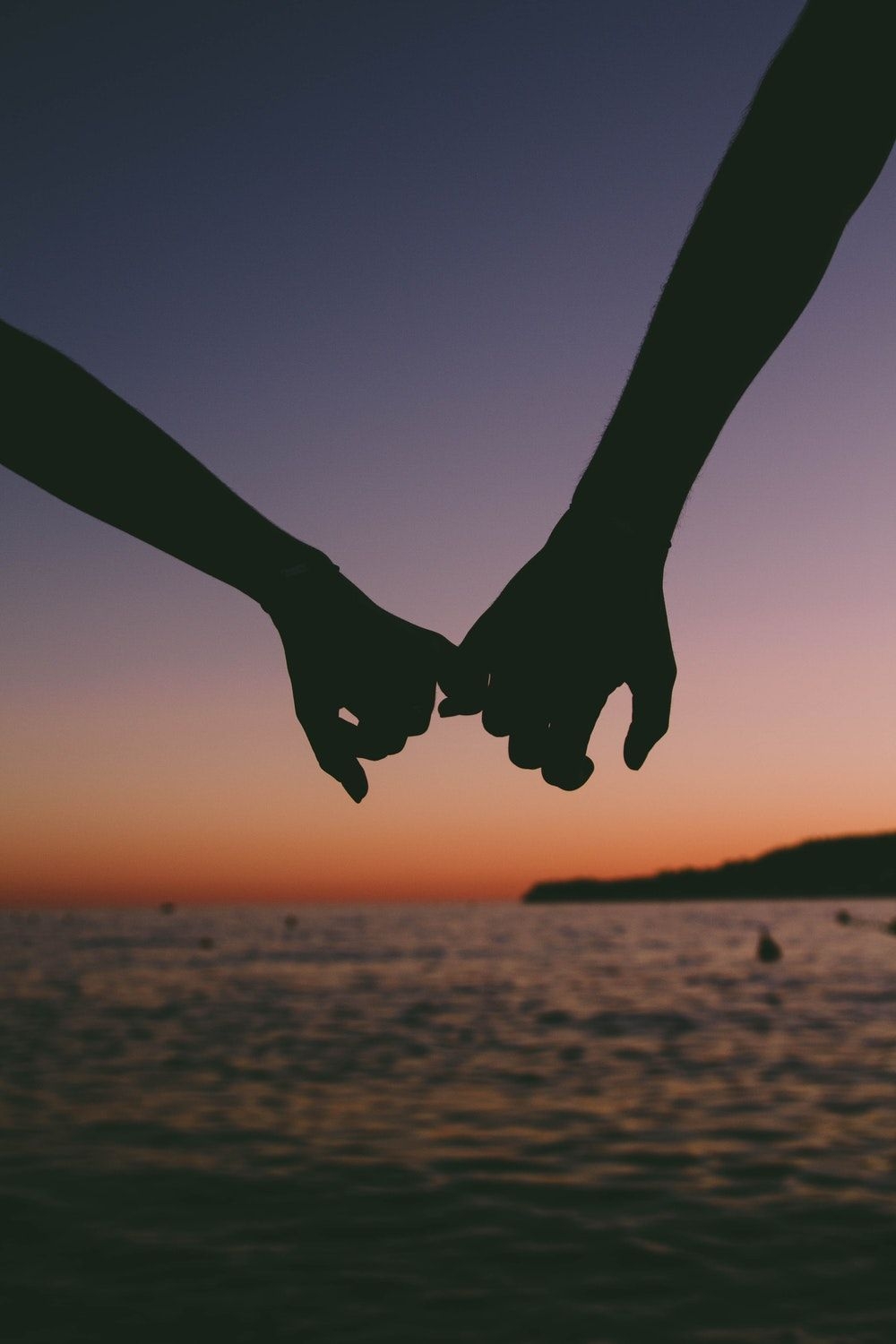 1000x1500 Holding Hands Wallpaper Free Holding Hands Background, Phone