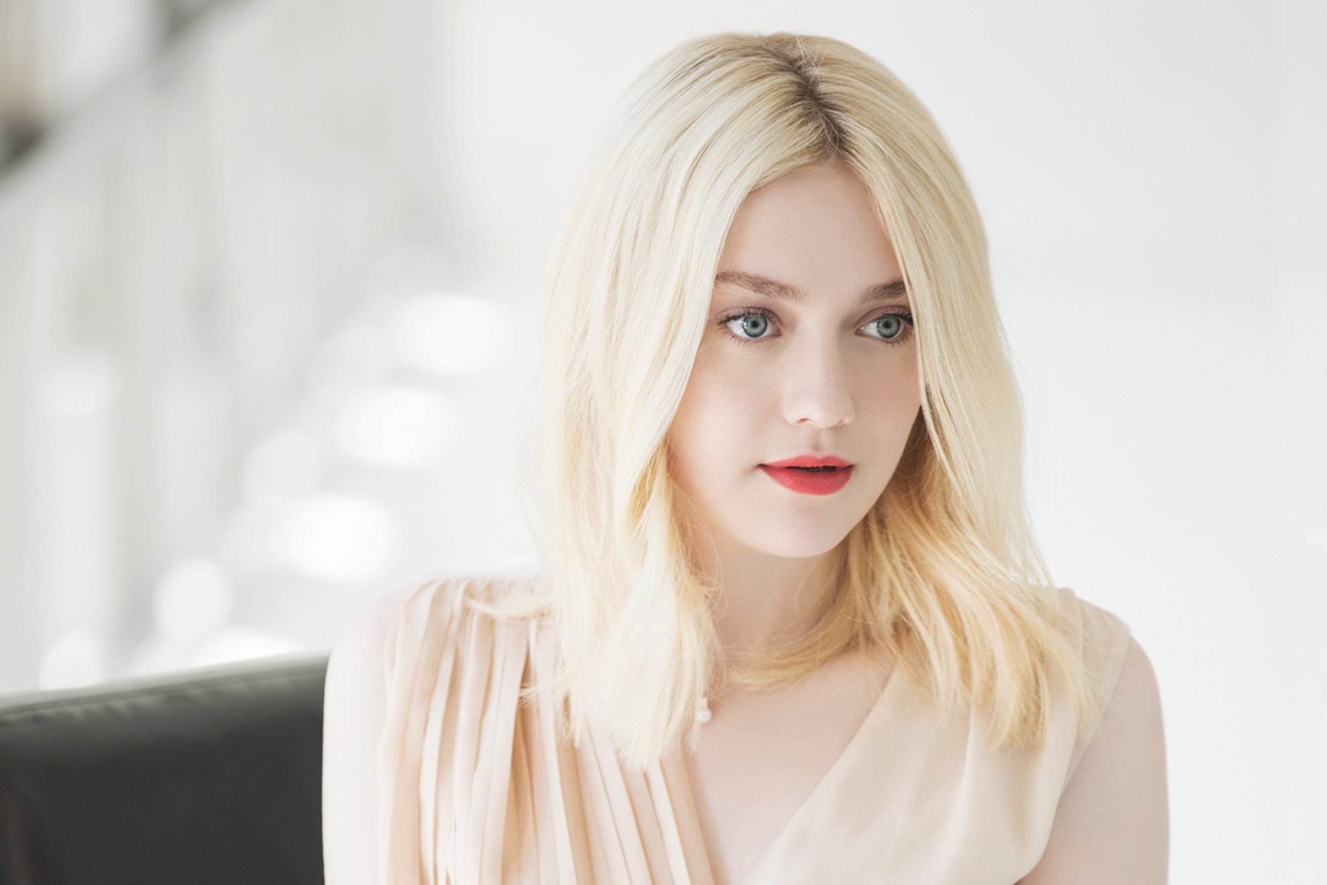 1920x1280 Dakota Fanning Wallpaper, Picture, Image, Desktop