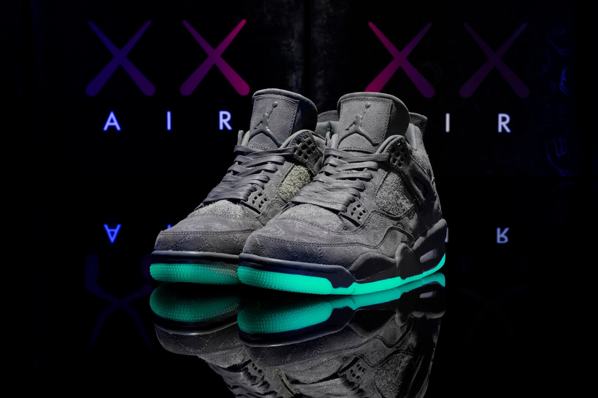 2050x1370 KAWS x Air Jordan 4, Desktop