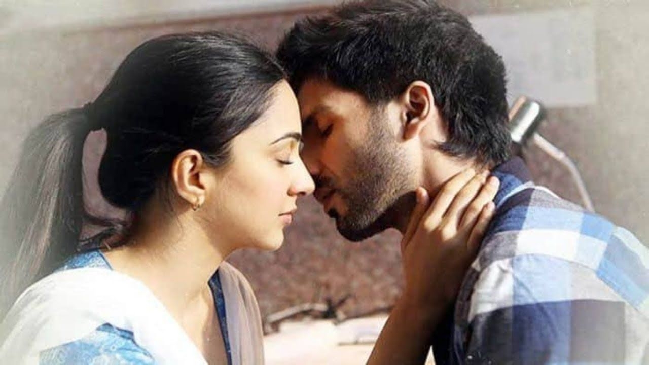 1280x720 Kabir singh kissing scene HD. Shahid kissing Kiara #kabirsingh, Desktop