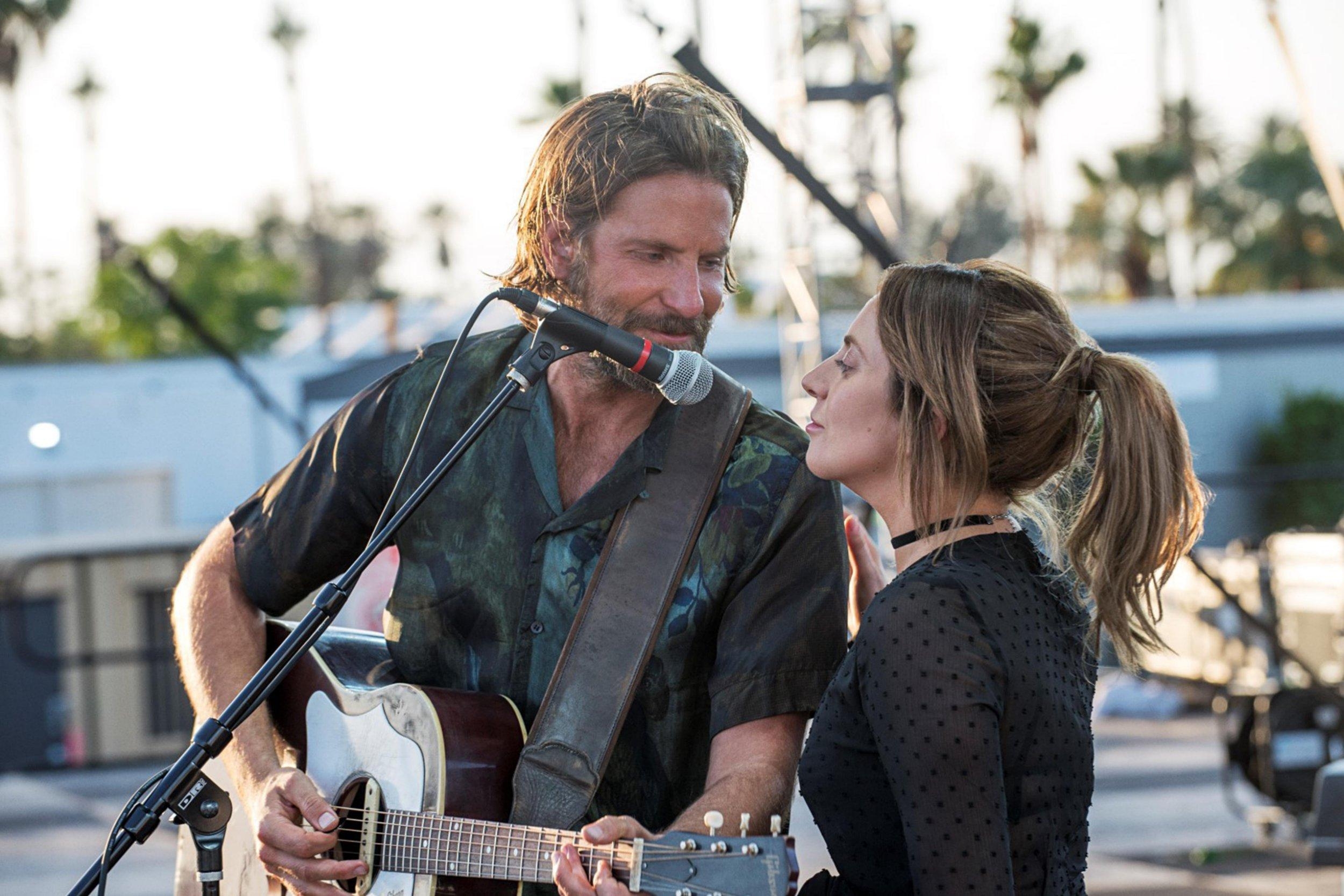 2500x1670 Bradley Cooper and Lady Gaga perform A Star Is Born song at Vegas, Desktop