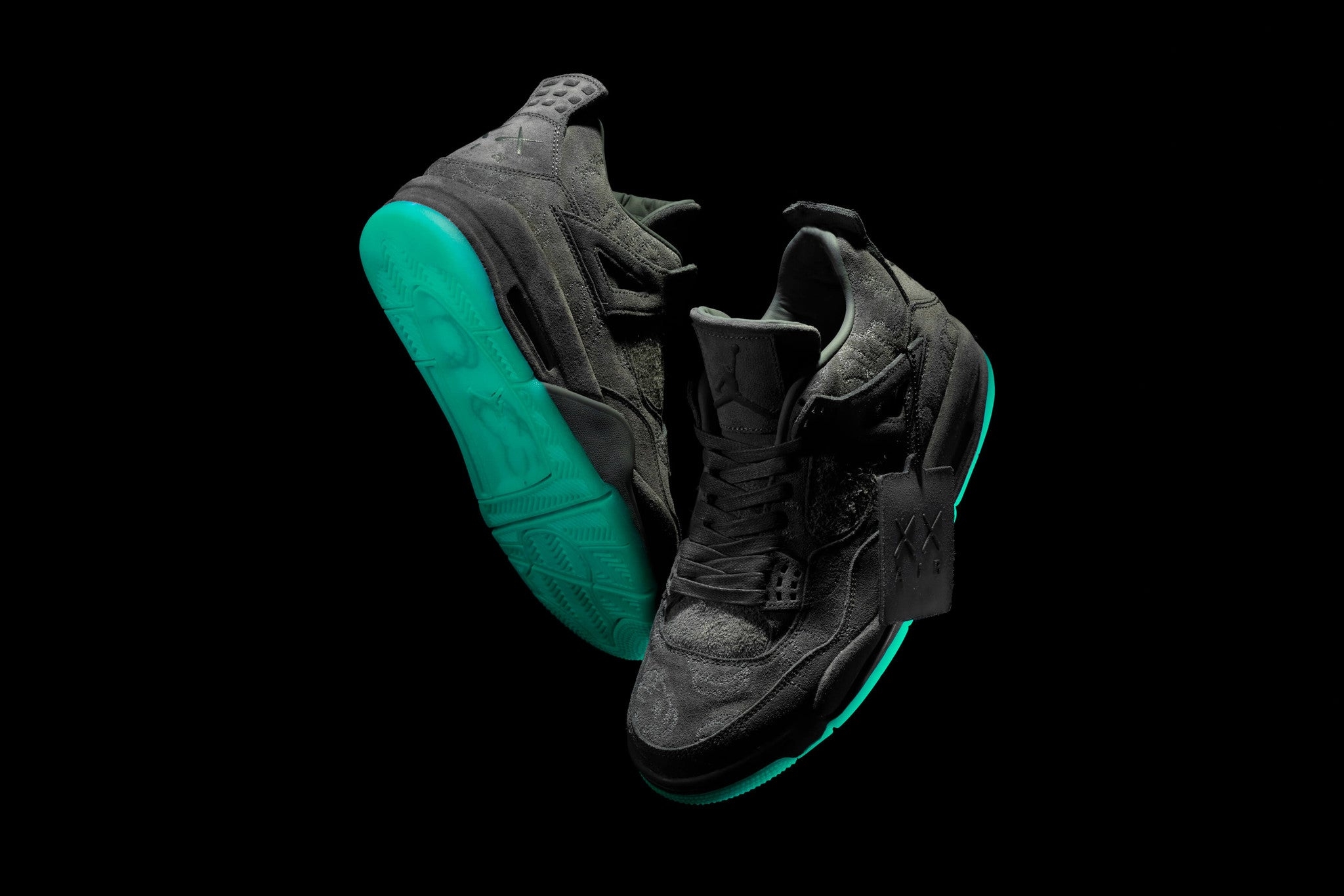 2050x1370 KAWS x Air Jordan 4, Desktop