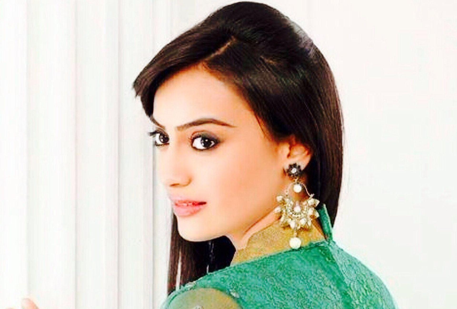 1920x1300 Surbhi Jyoti WallPapers. WallPapers. Drop earrings, Desktop