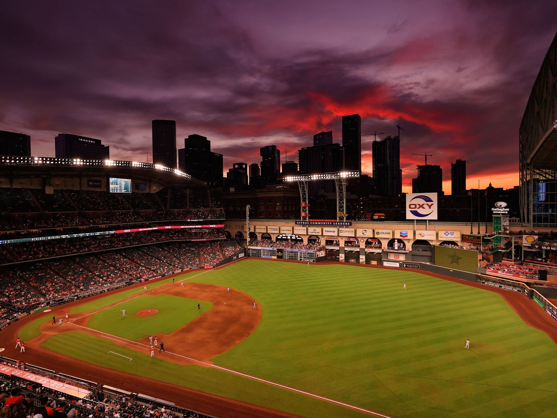 1920x1440 Minute Maid Park's superstitious roof, Desktop