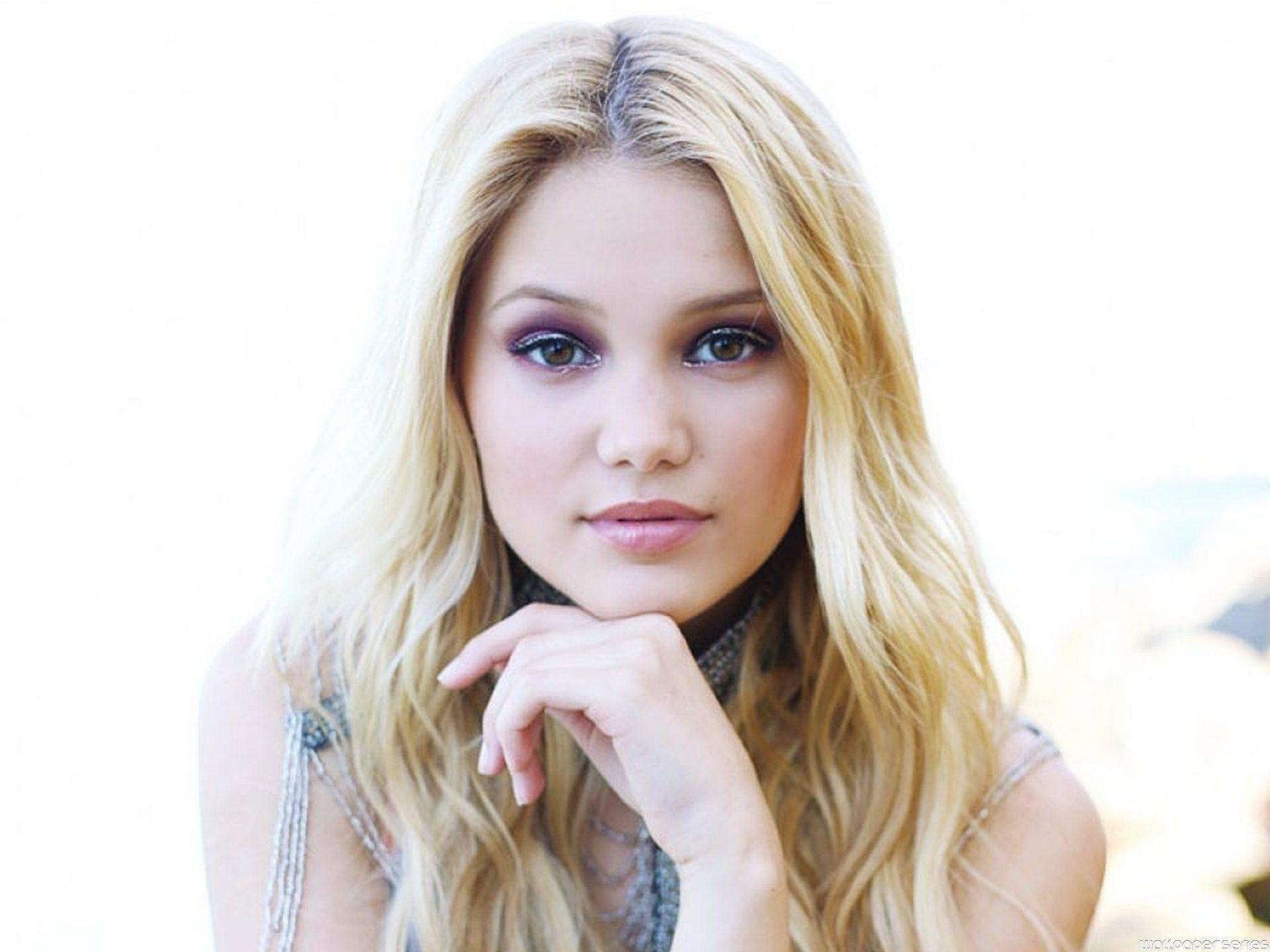 1920x1440 Olivia Holt, Desktop