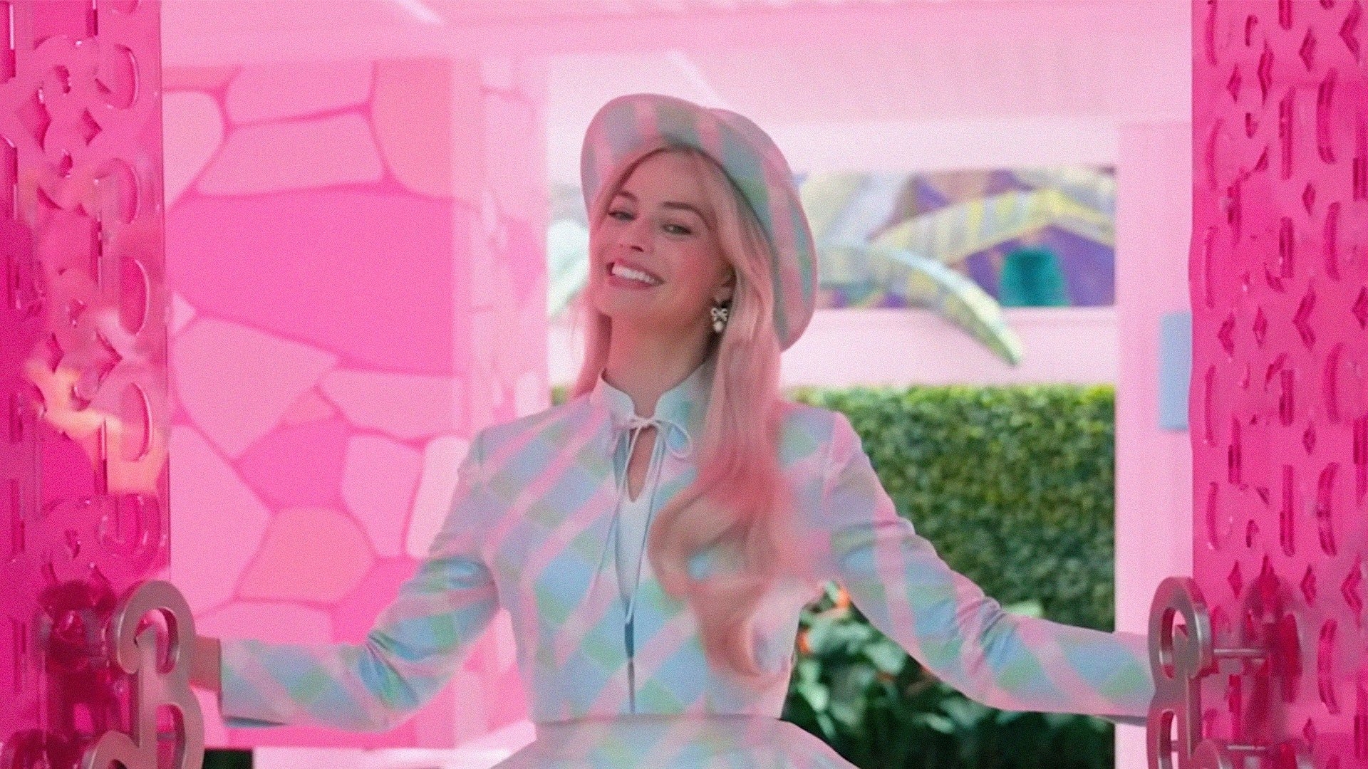 1920x1080 Barbie Film: Margot Robbie Gives Dreamhouse Tour Inside Set Video, Desktop