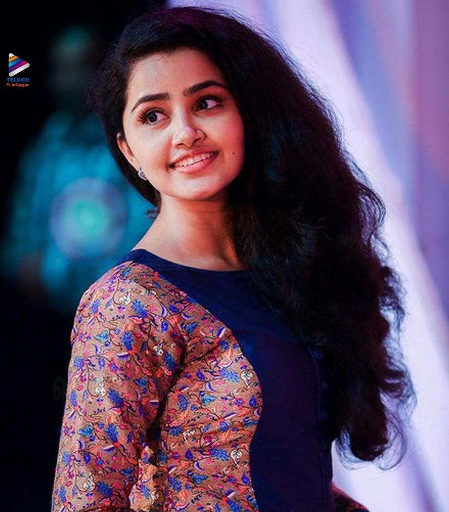 880x1000 Anupama Parameswaran Latest HD Photo, Phone