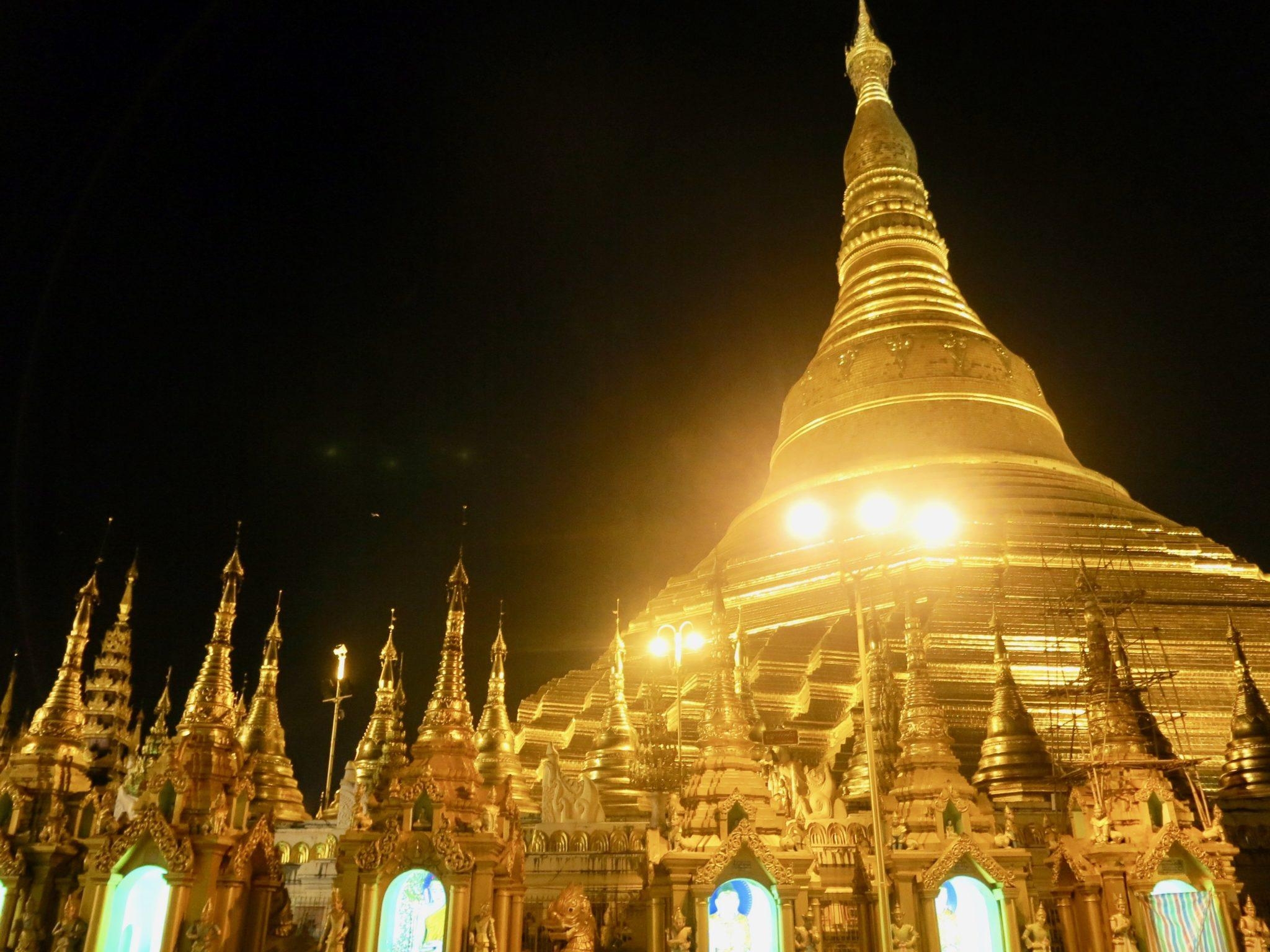 2050x1540 Shwedagon Pagoda, Desktop