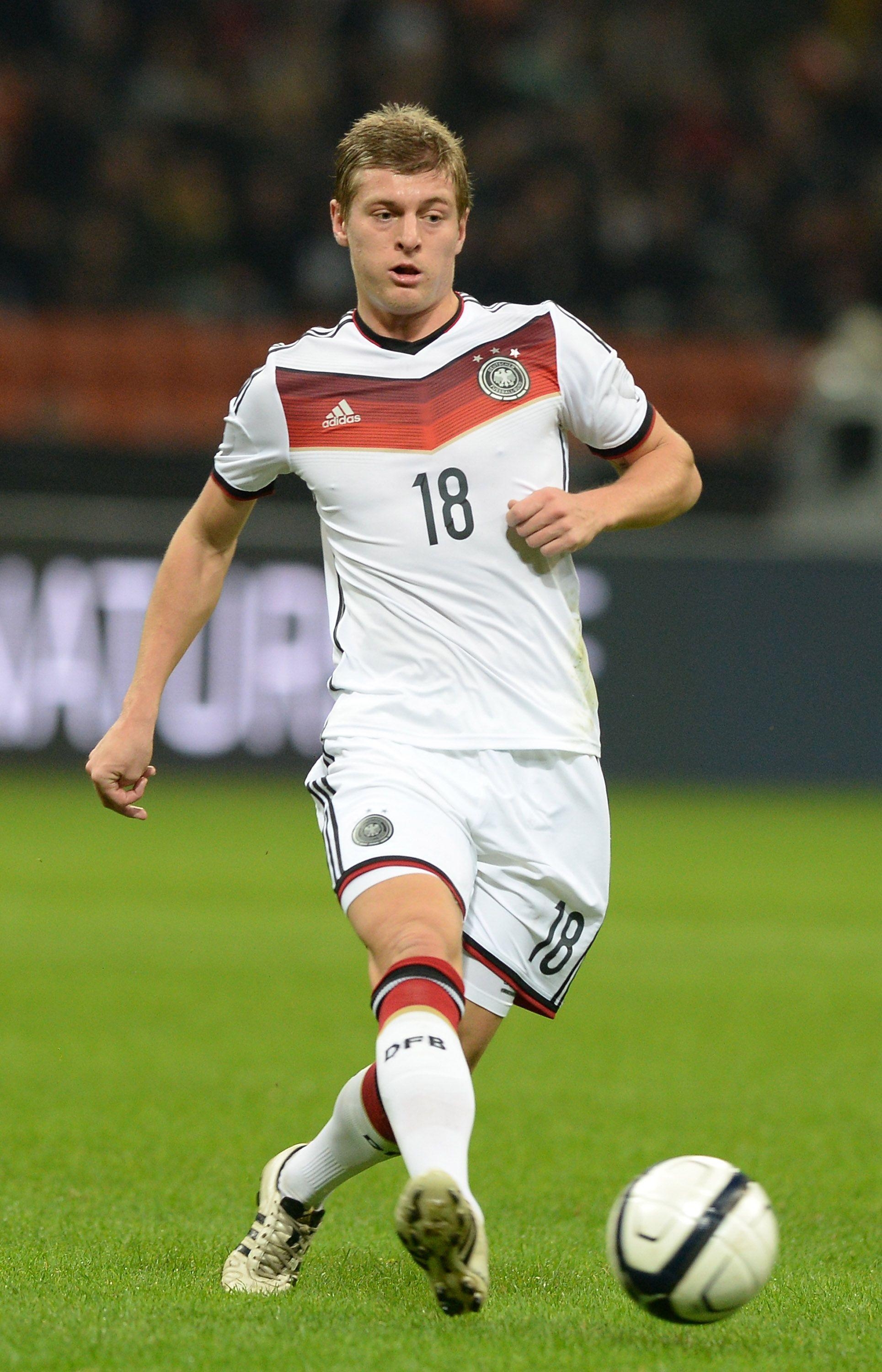 1930x3000 Toni Kroos Wallpaper, Phone