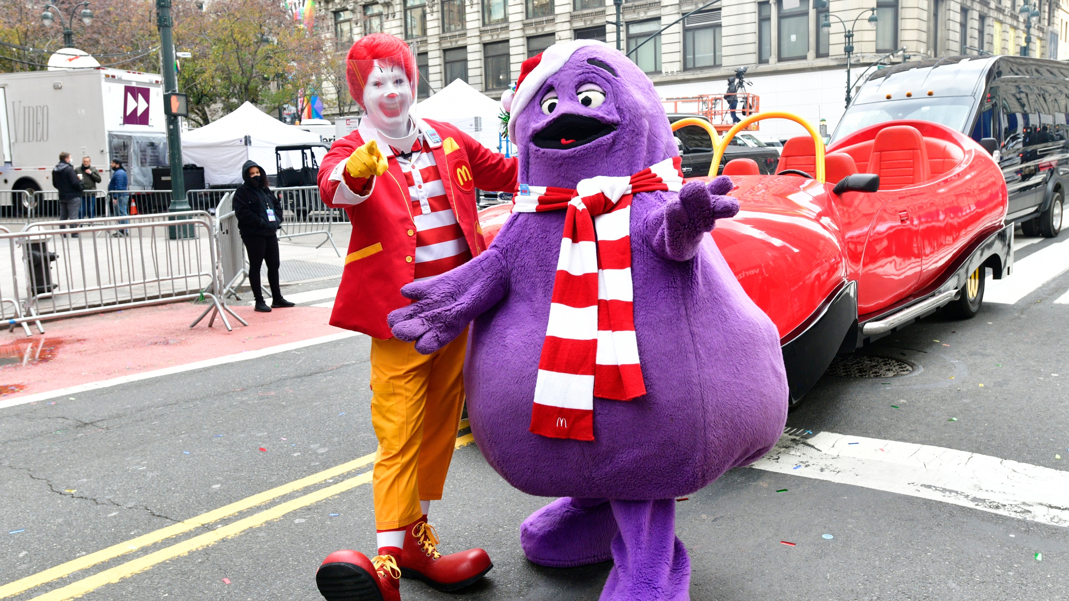 3680x2070 Why are teens pretending to die from McDonald's Grimace Shake?, Desktop