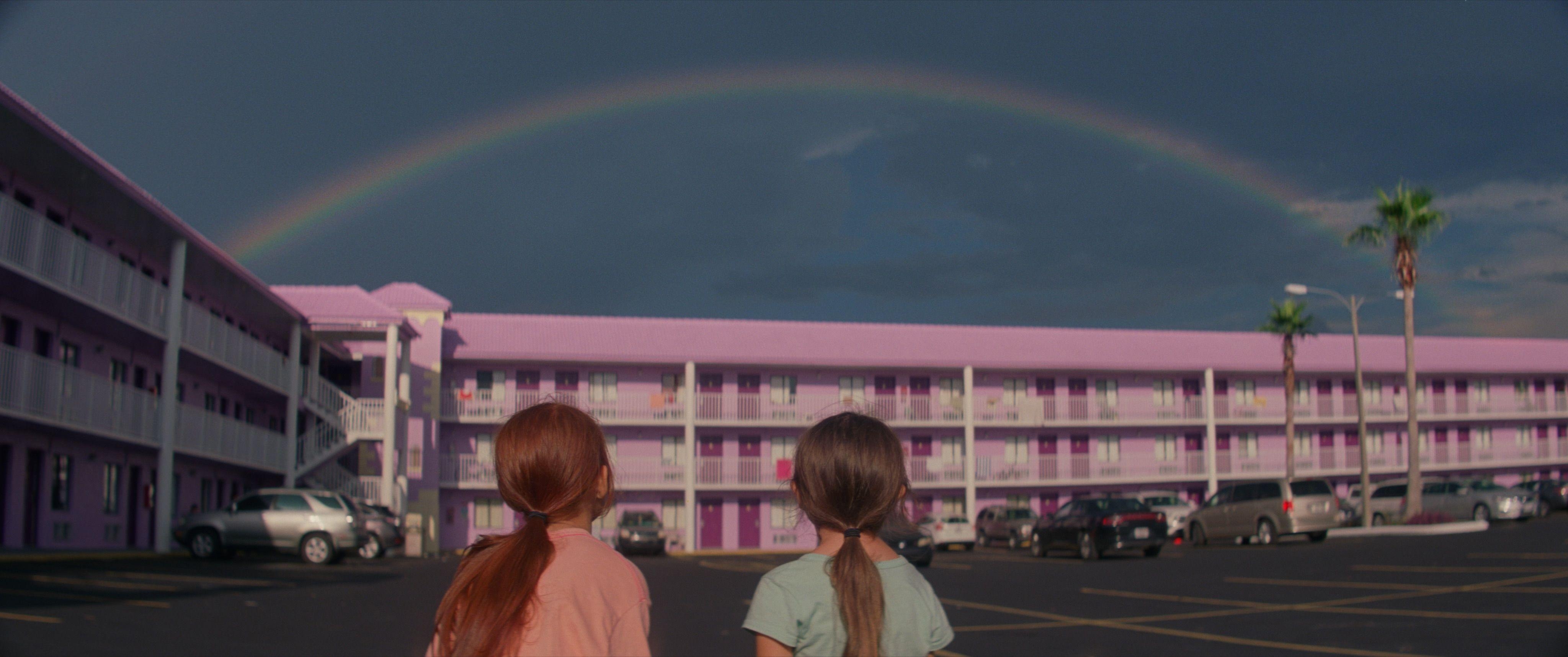 4100x1720 The Florida Project': Inside “Magic Castle” Set Next to Disney, Dual Screen