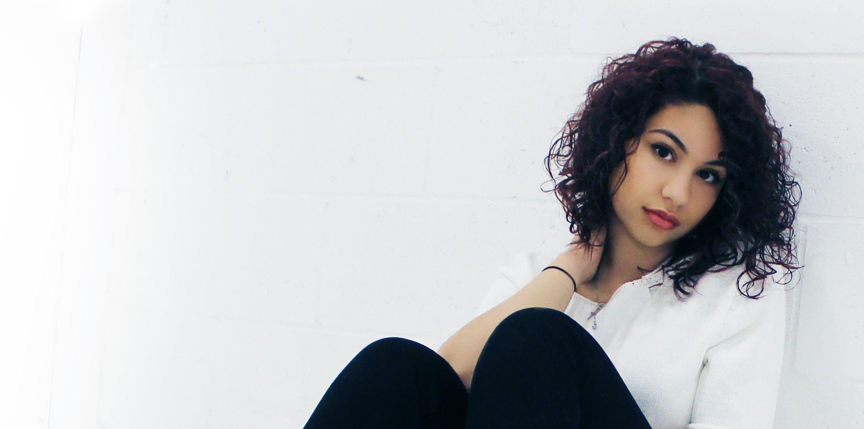 2760x1370 Alessia Cara Wallpaper, Dual Screen