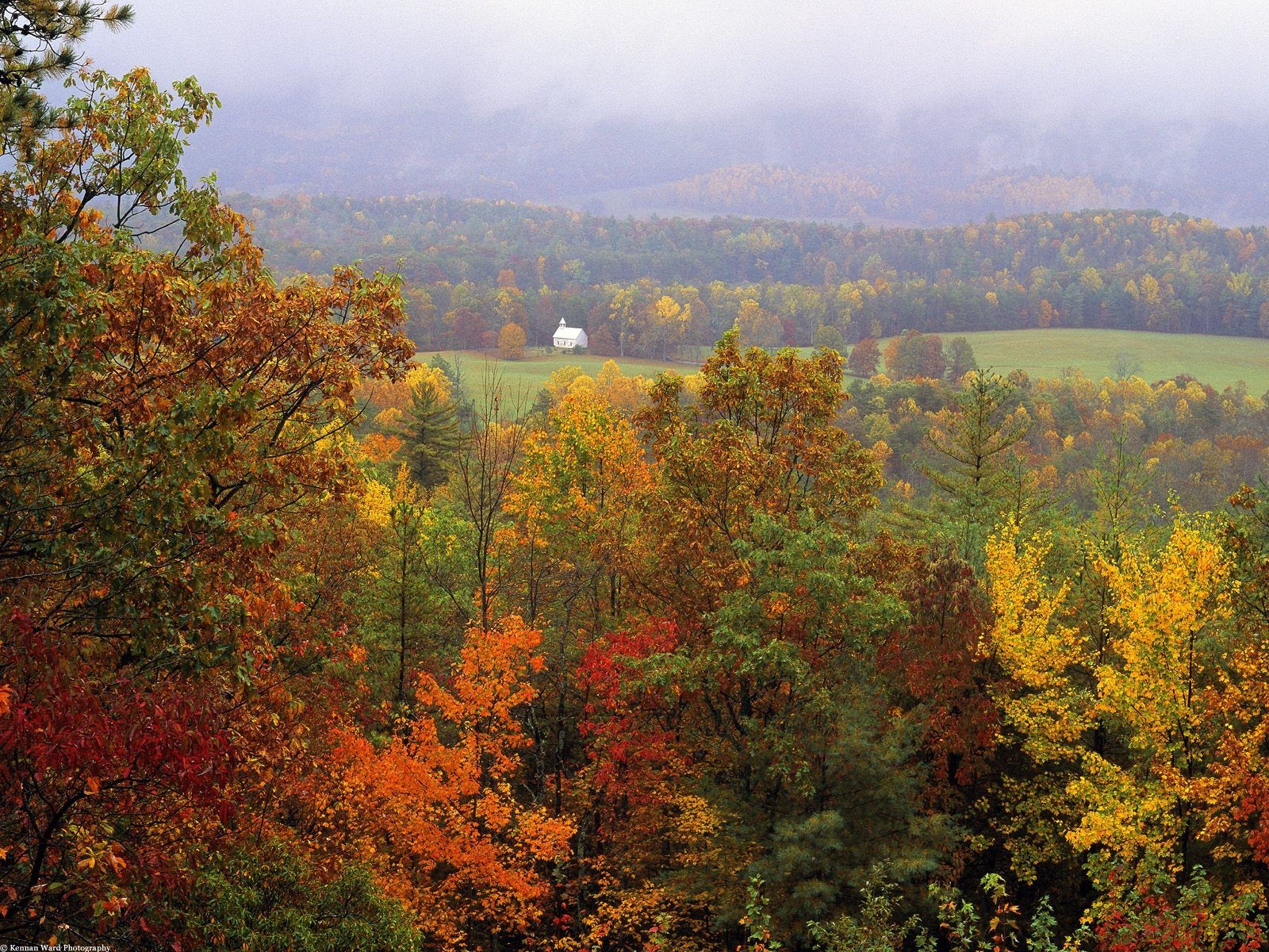 1600x1200 Smoky Mountain Fall Wallpaper, Desktop