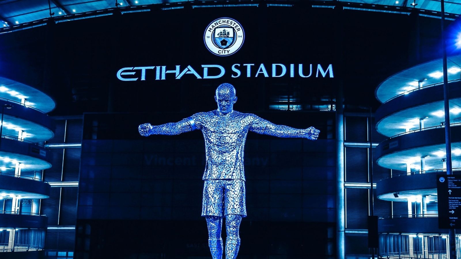 1600x900 Man City unveil Vincent Kompany and David Silva statues ahead of Arsenal game, Desktop