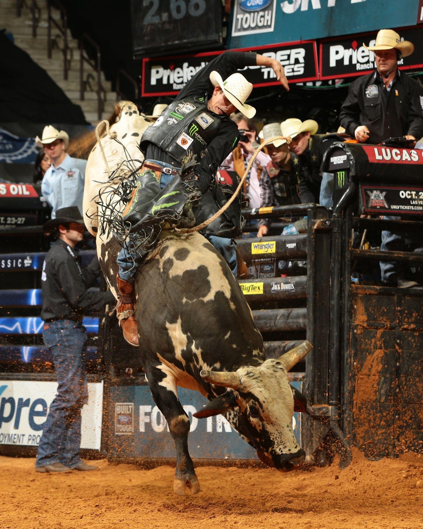 1440x1800 J.B. Mauney launches a full assault to take over the leader board, Phone