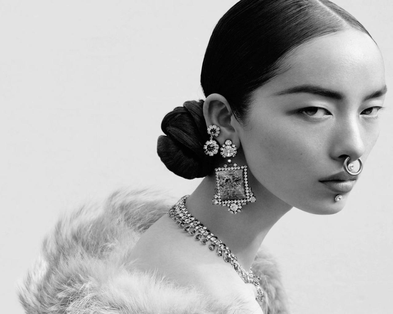 1280x1030 senyahearts:Fei Fei Sun by Mert Alas & Marcus Piggott for Vogue, Desktop