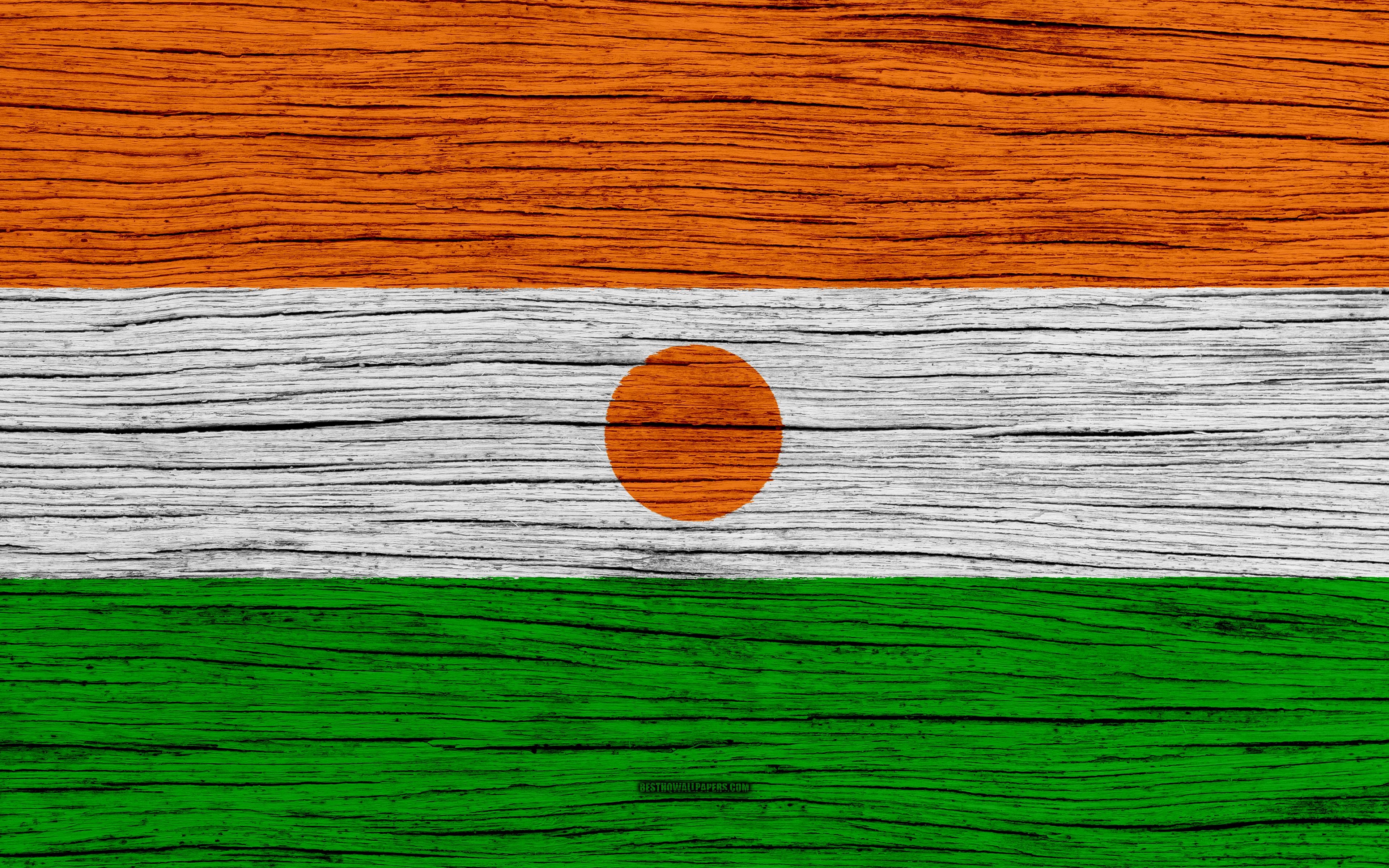 3840x2400 Download wallpaper Flag of Niger, 4k, Africa, wooden texture, Desktop