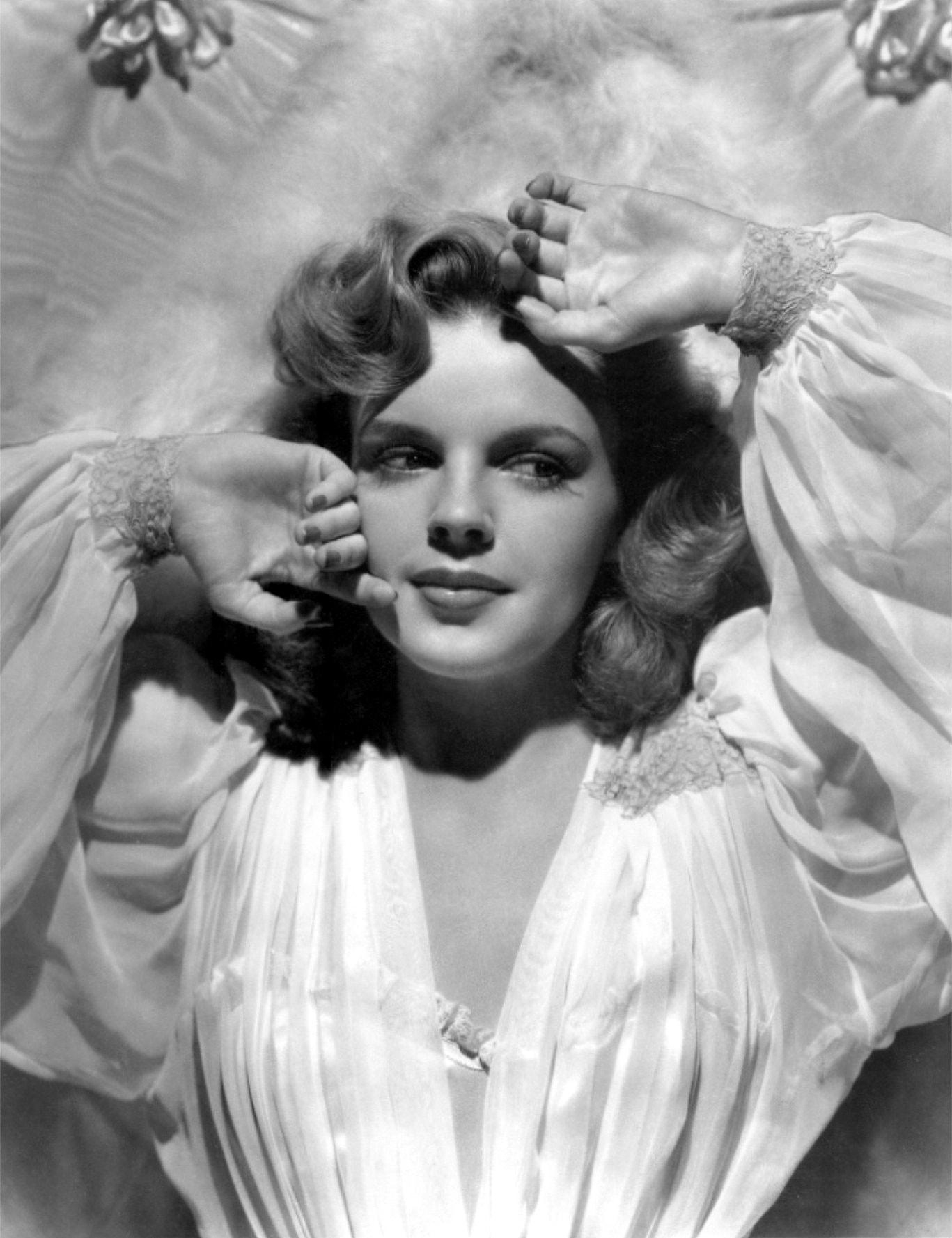 1370x1780 Judy Garland HD Wallpaperwallpaper.net, Phone