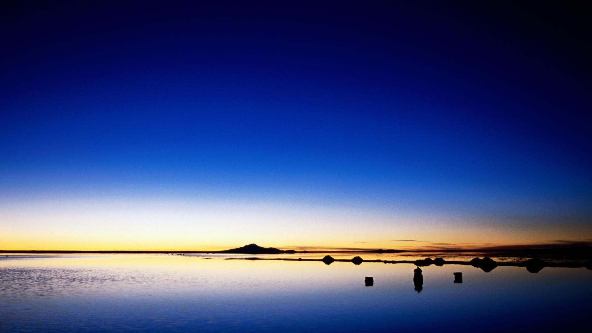 1920x1080 Amazing Photo of Salar de Uyuni, World's Largest Mirrors, Desktop