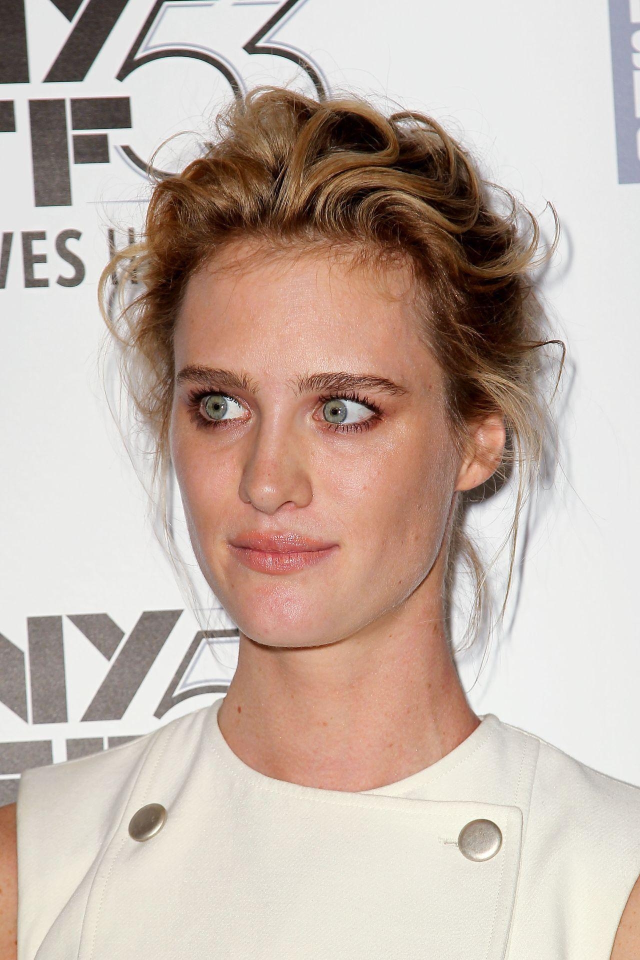 1280x1920 Mackenzie Davis Related Keywords, Phone