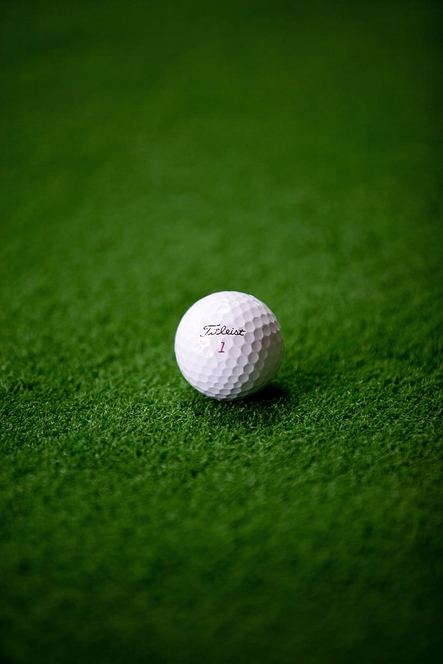 910x1370 HD wallpaper: white Titleist golf ball, golf balls, exercise, grass golf balls, Phone