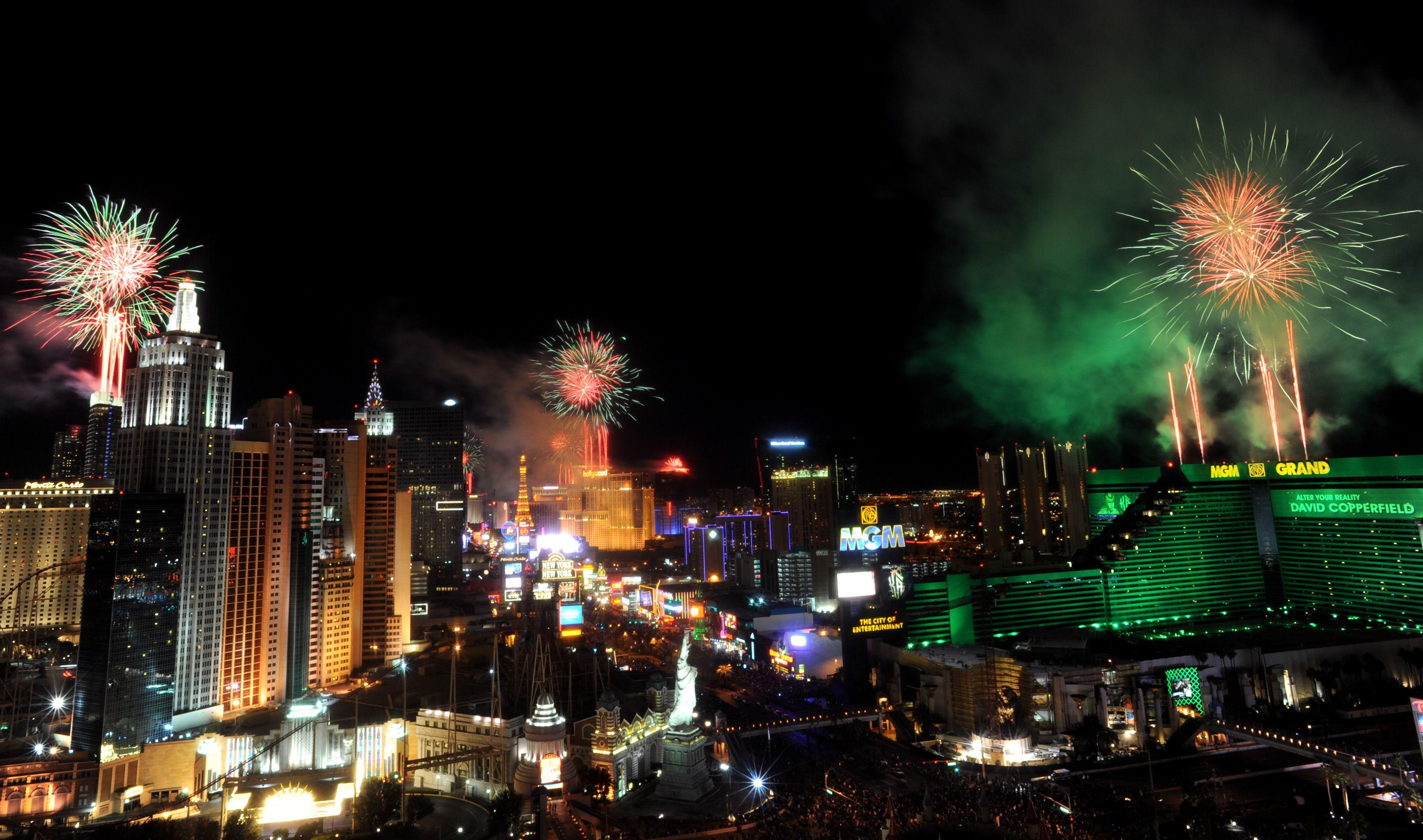 3840x2270 Las Vegas 2014 New Years Eve Wallpaper. The Golden Scope, Desktop