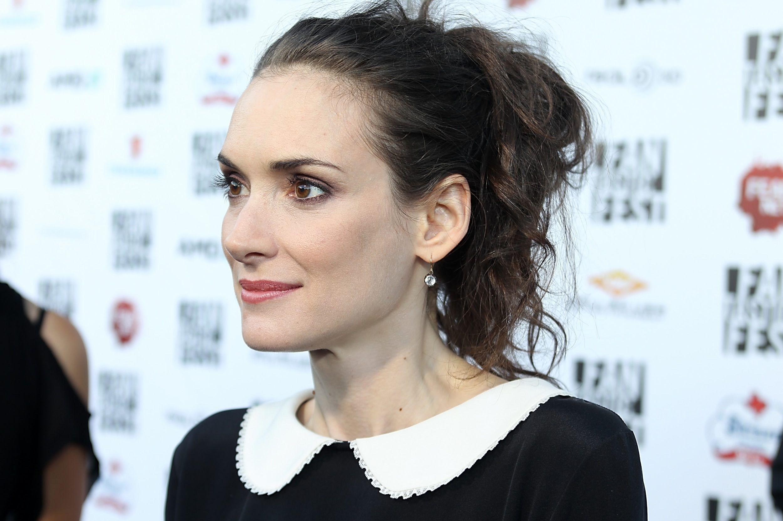 2500x1670 Winona Ryder Wallpaper 08, Desktop