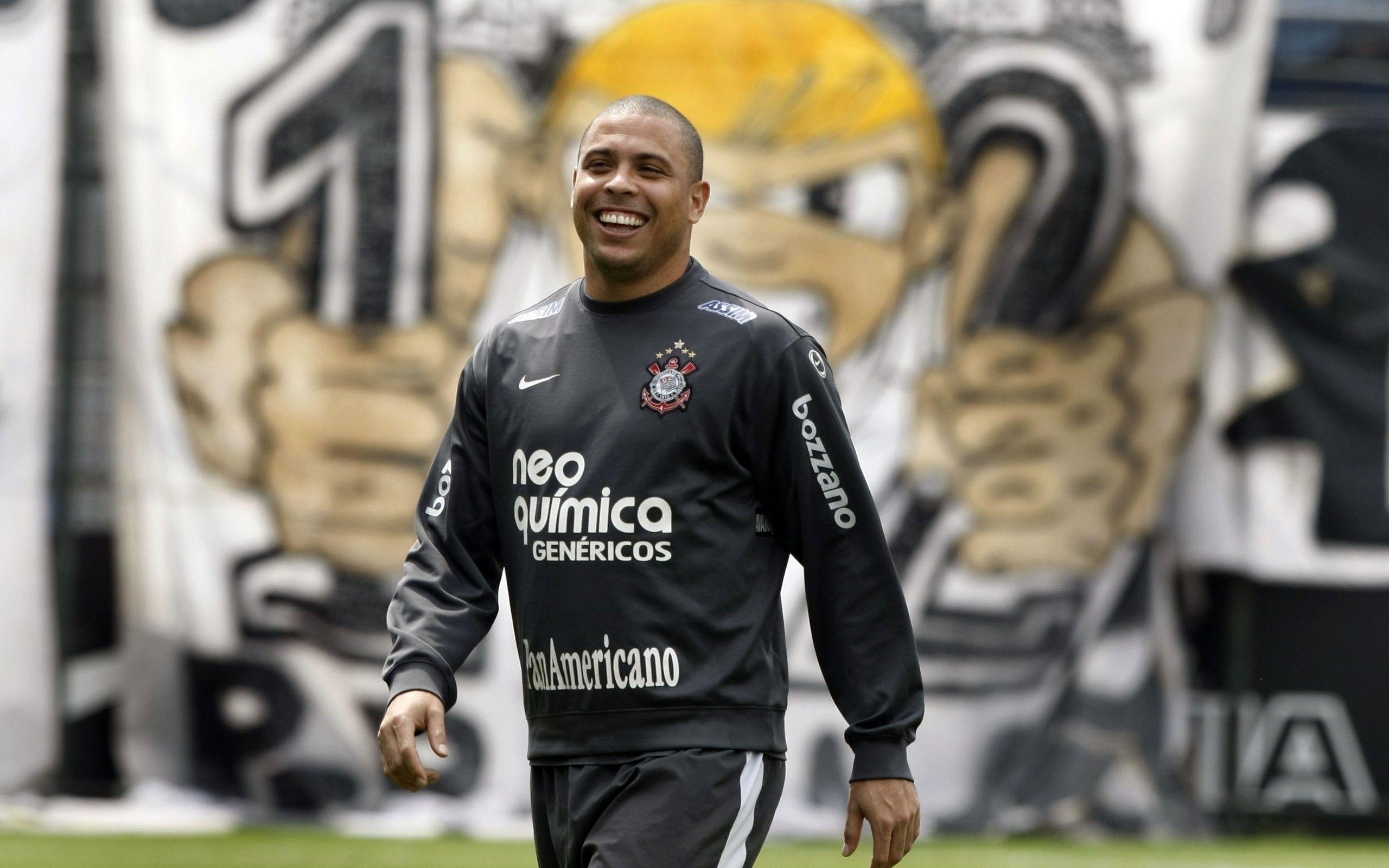 2560x1600 Ronaldo Luis Nazario De Lima wallpaper, Desktop