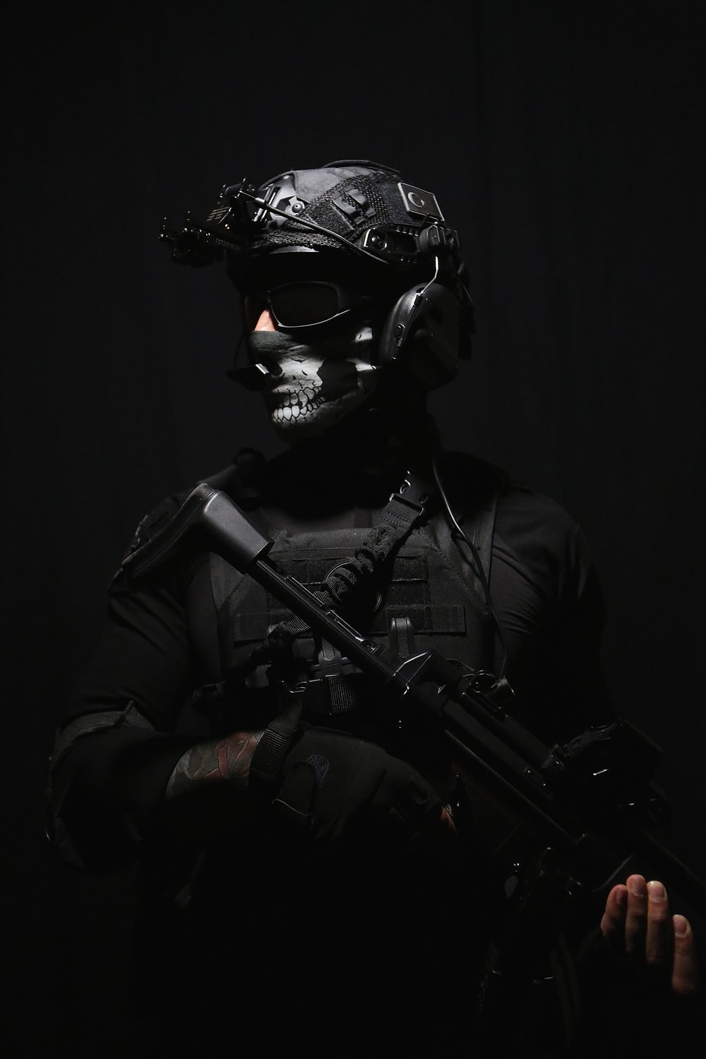 1000x1500 man holding rifle photo, Phone