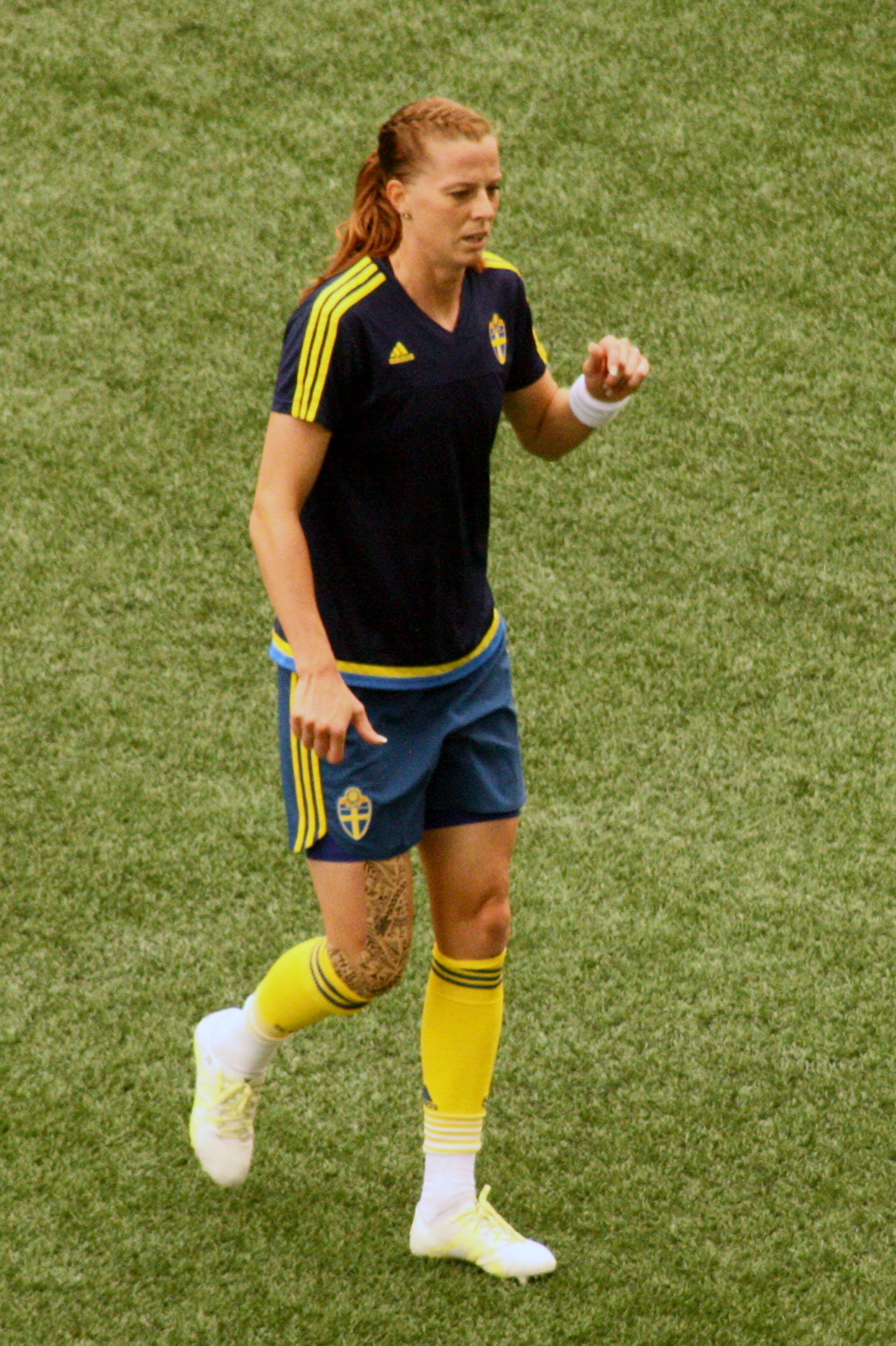 2060x3090 Lotta Schelin. En blogg om internationell damfotboll, Phone