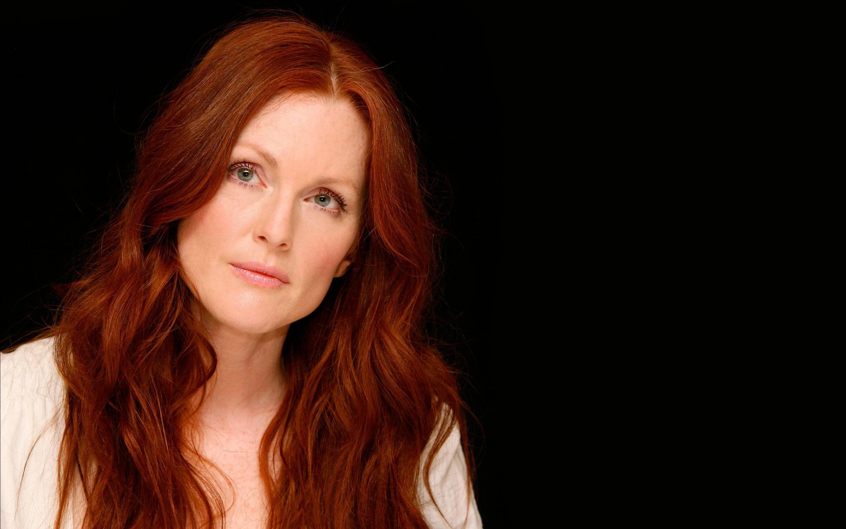 2880x1800 Julianne Moore wallpaper, Desktop