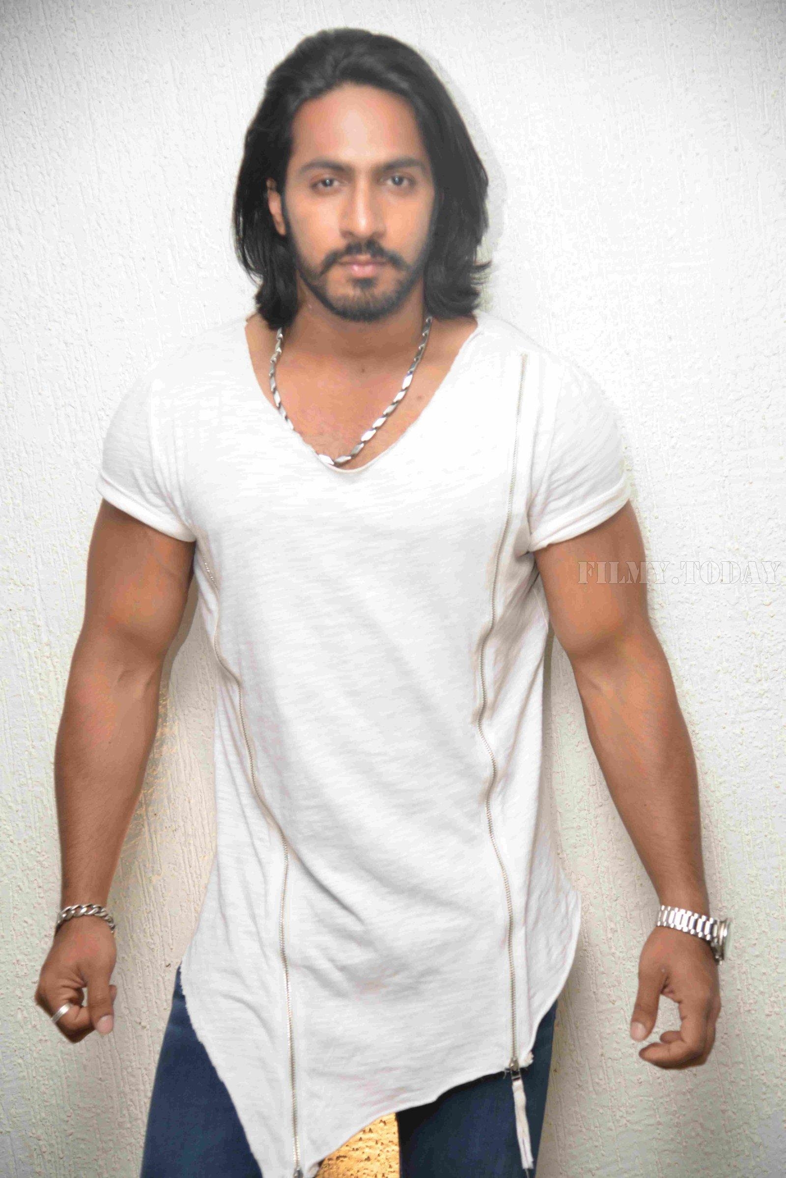 1600x2400 Thakur Anoop Singh Film Shoot and Press Meet Photo, Phone