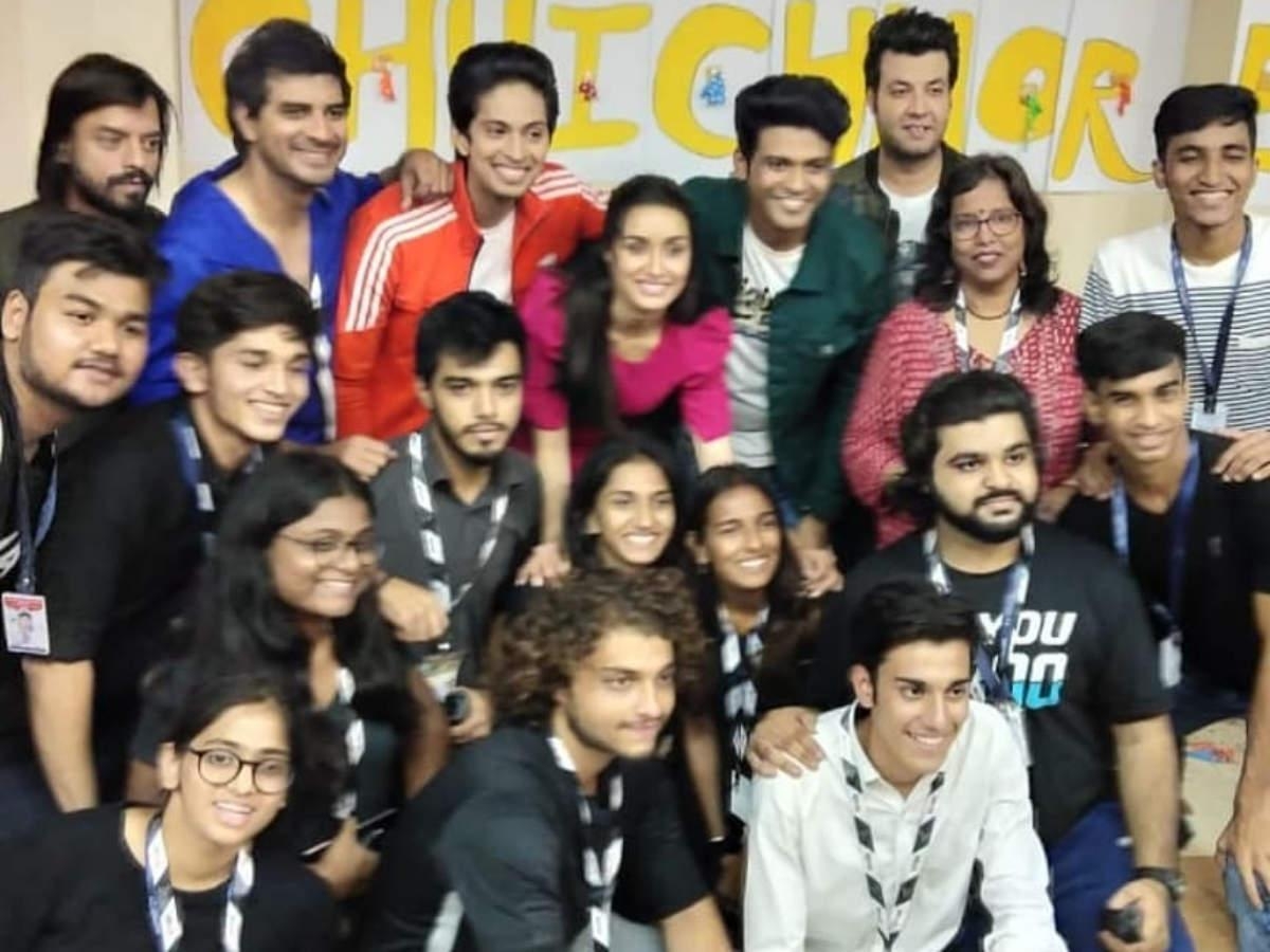 1200x900 Watch: 'Chhichhore' star cast play a friendly cricket match, Desktop