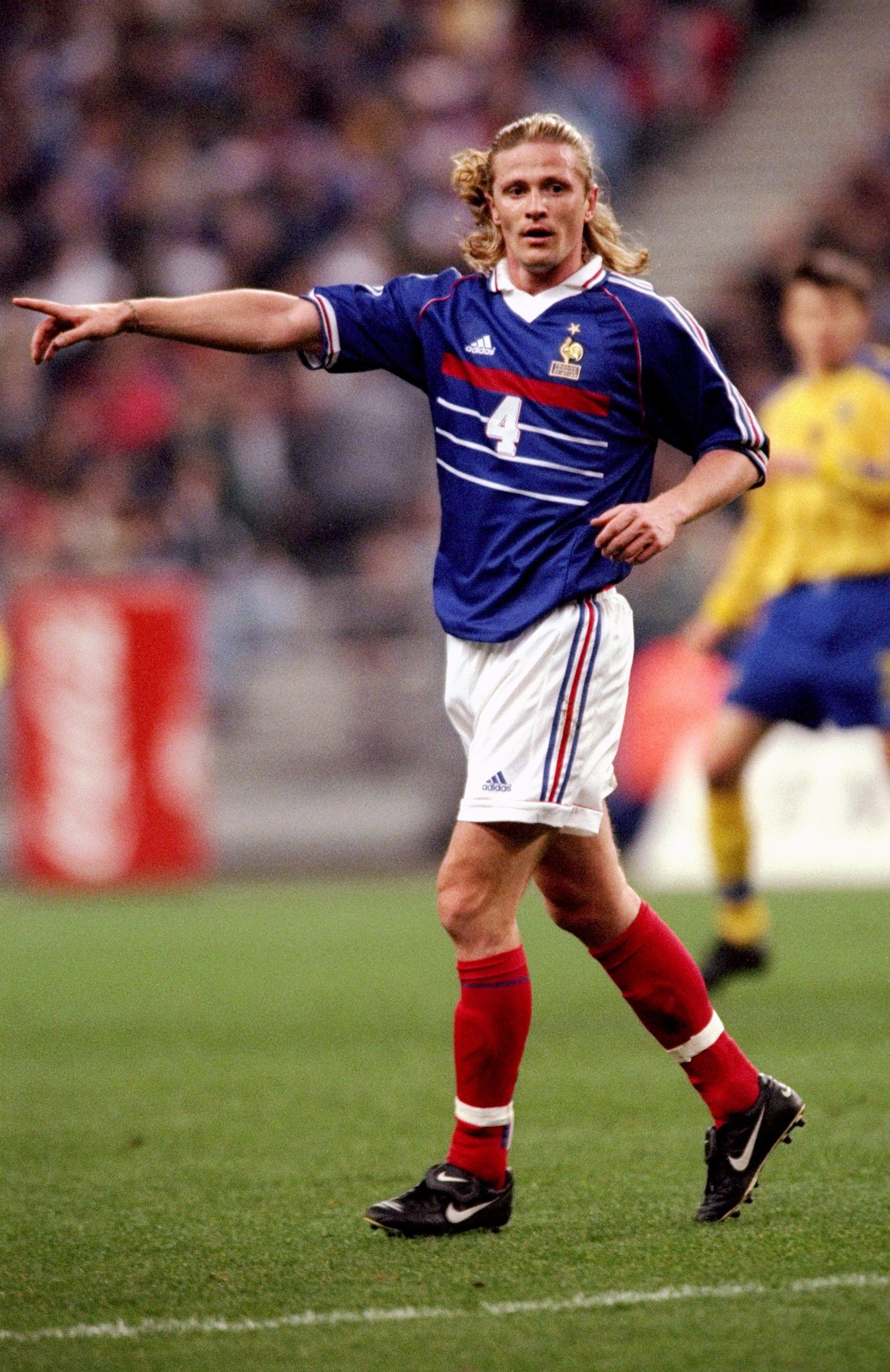 2000x3080 Emmanuel Petit, Phone