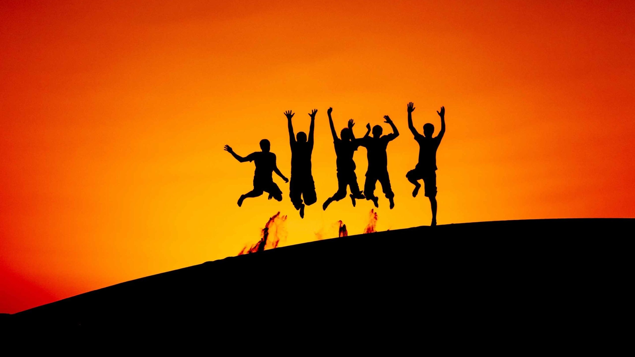 2560x1440 Friends Jump Mac Wallpaper Download, Desktop