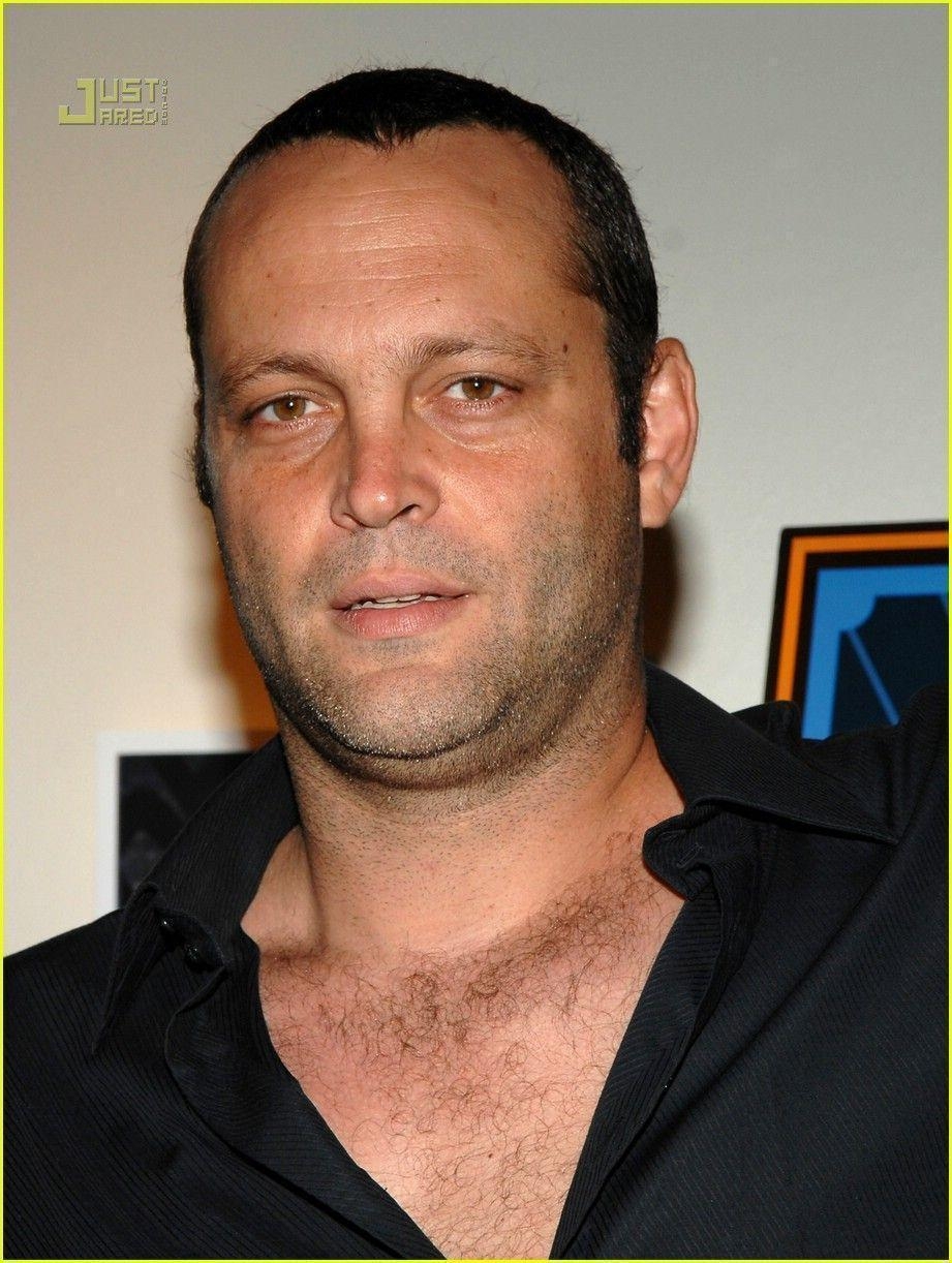 930x1230 Vince Vaughn: Bald and Not So Beautiful: Photo 534651. Vince, Phone