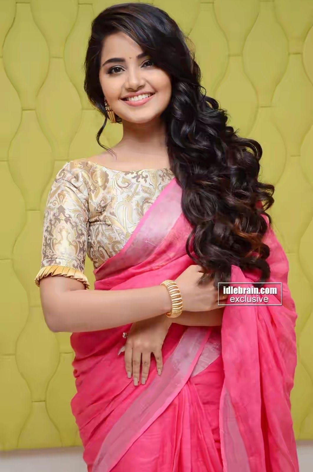 1070x1600 Anupama Parameswaran- Cute and Hot Saree Photo!, Phone