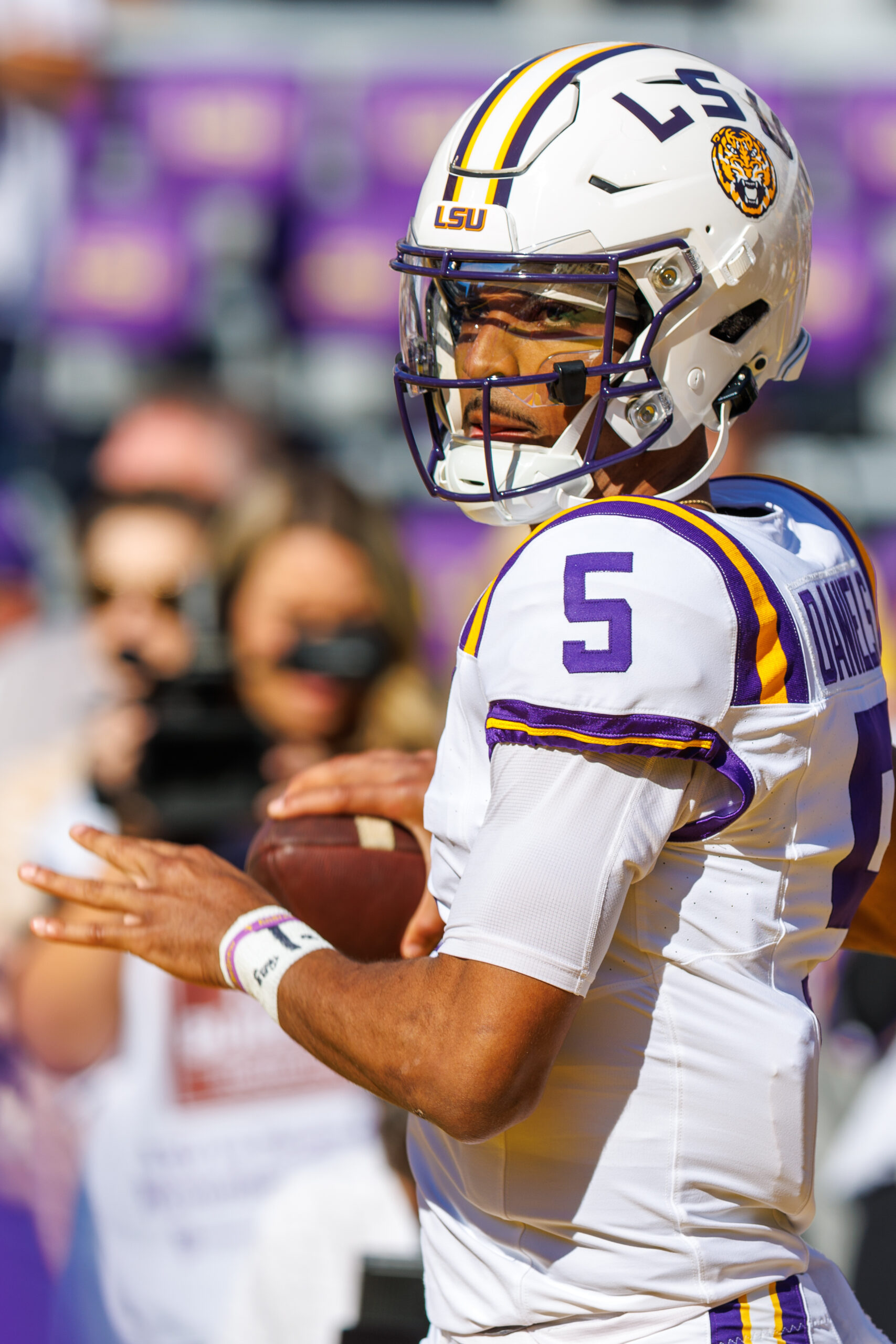 1710x2560 QB Jayden Daniels Climbing Draft Boards, Phone