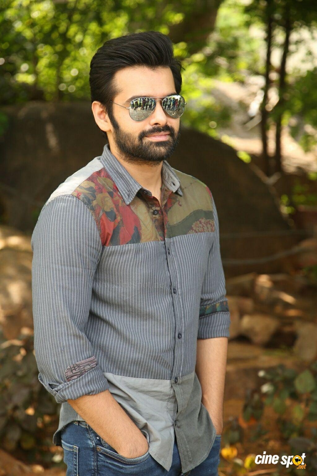 1030x1540 Vunnadhi Okate Zindagi Ram Pothineni Interview Photo (13), Phone