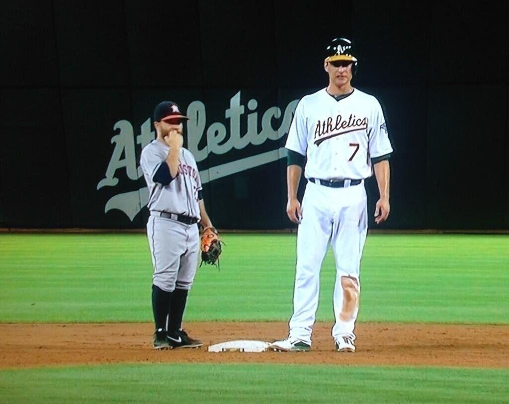 1030x820 Jose Altuve dwarfed, Desktop