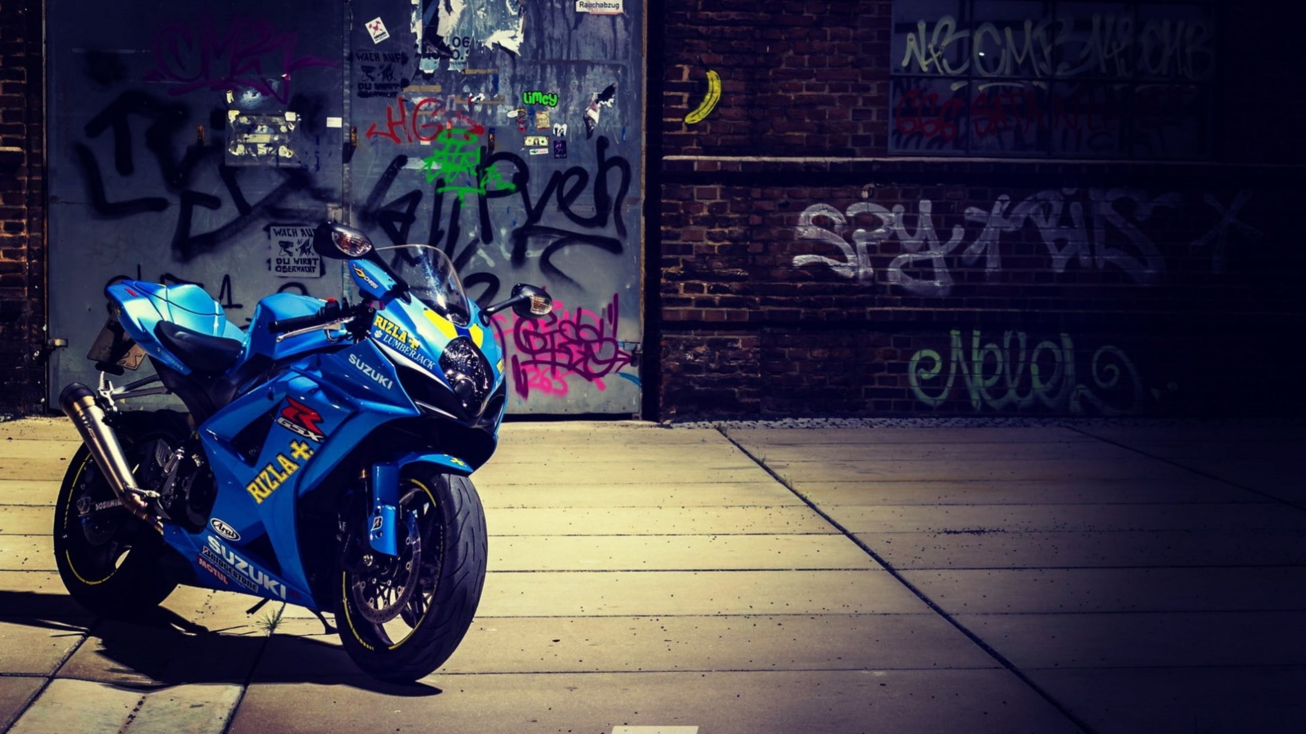 2560x1440 Suzuki Motorcycle [4K] Wallpaper, Desktop