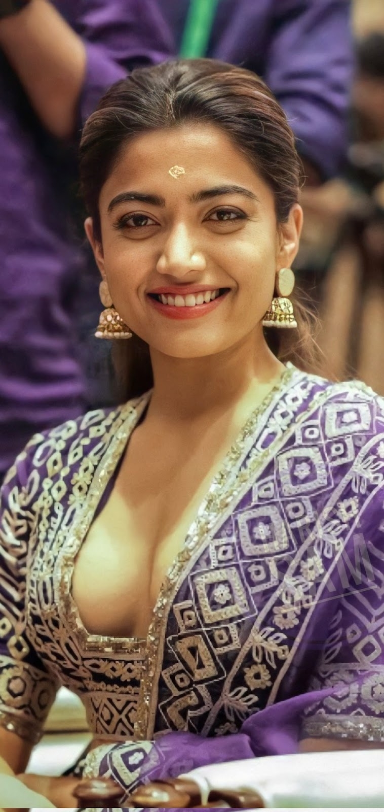 760x1600 2022 Rashmika Mandanna Deep Neck HD Mages From Pushpa Promotions, Phone