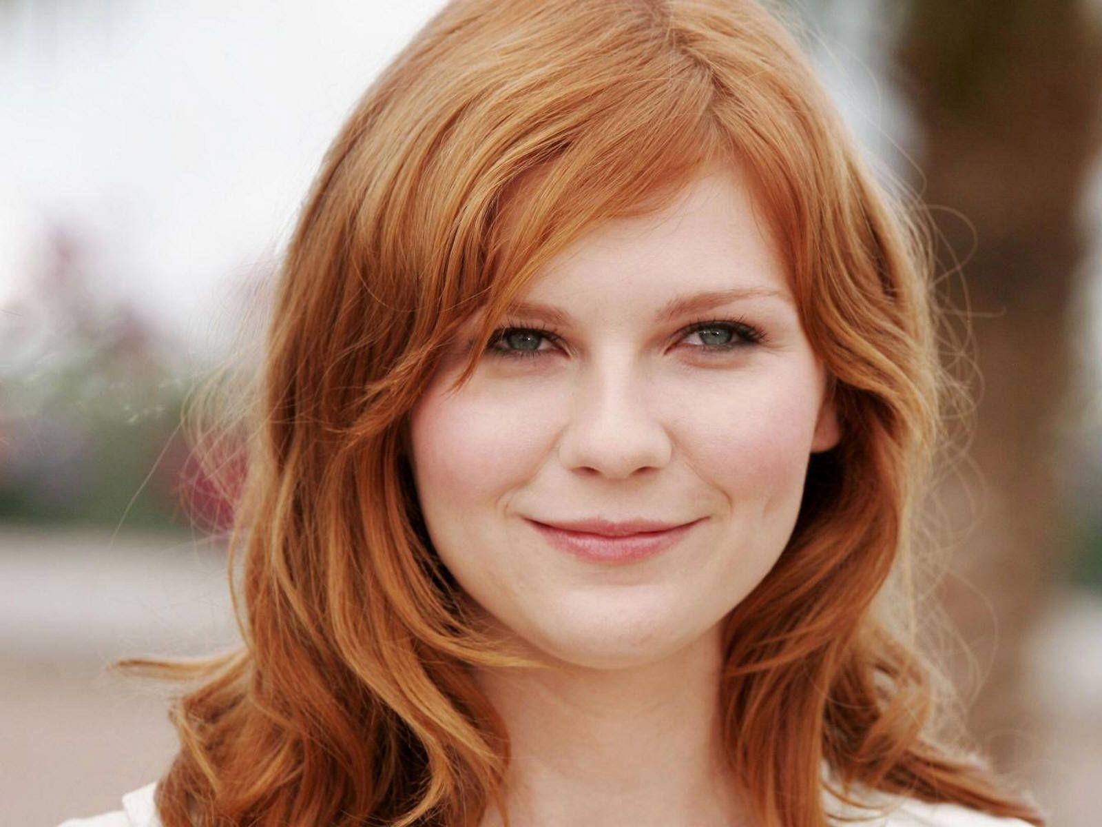 1600x1200 Kirsten Dunst Face Redhead Wallpaper, Desktop