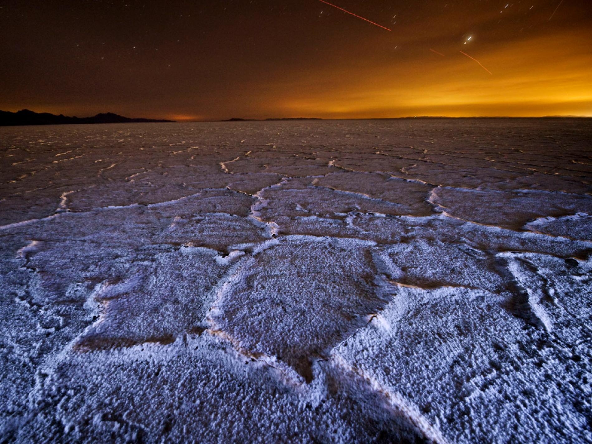 1900x1430 Bonneville Salt Flats at Night, Utah, Desktop