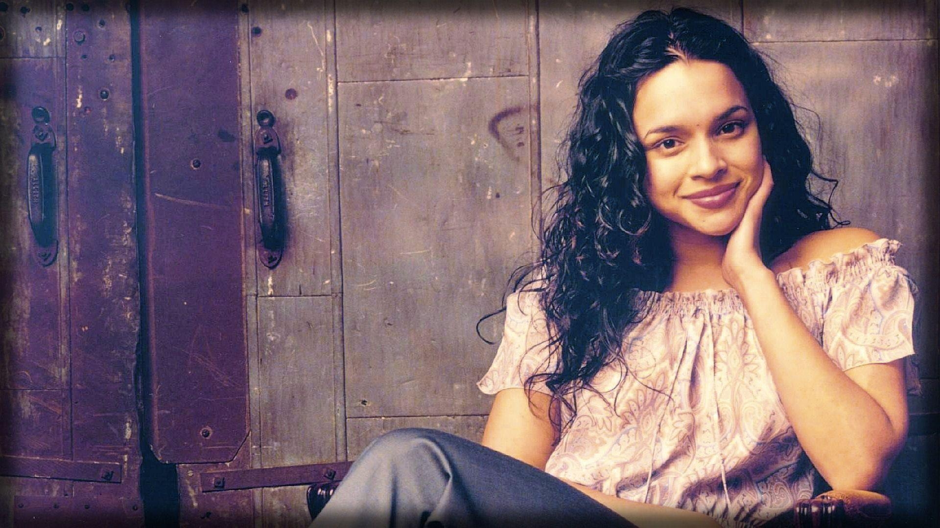 1920x1080 Download Wallpaper  Norah jones, Haircut, Girl, Clothes, Desktop